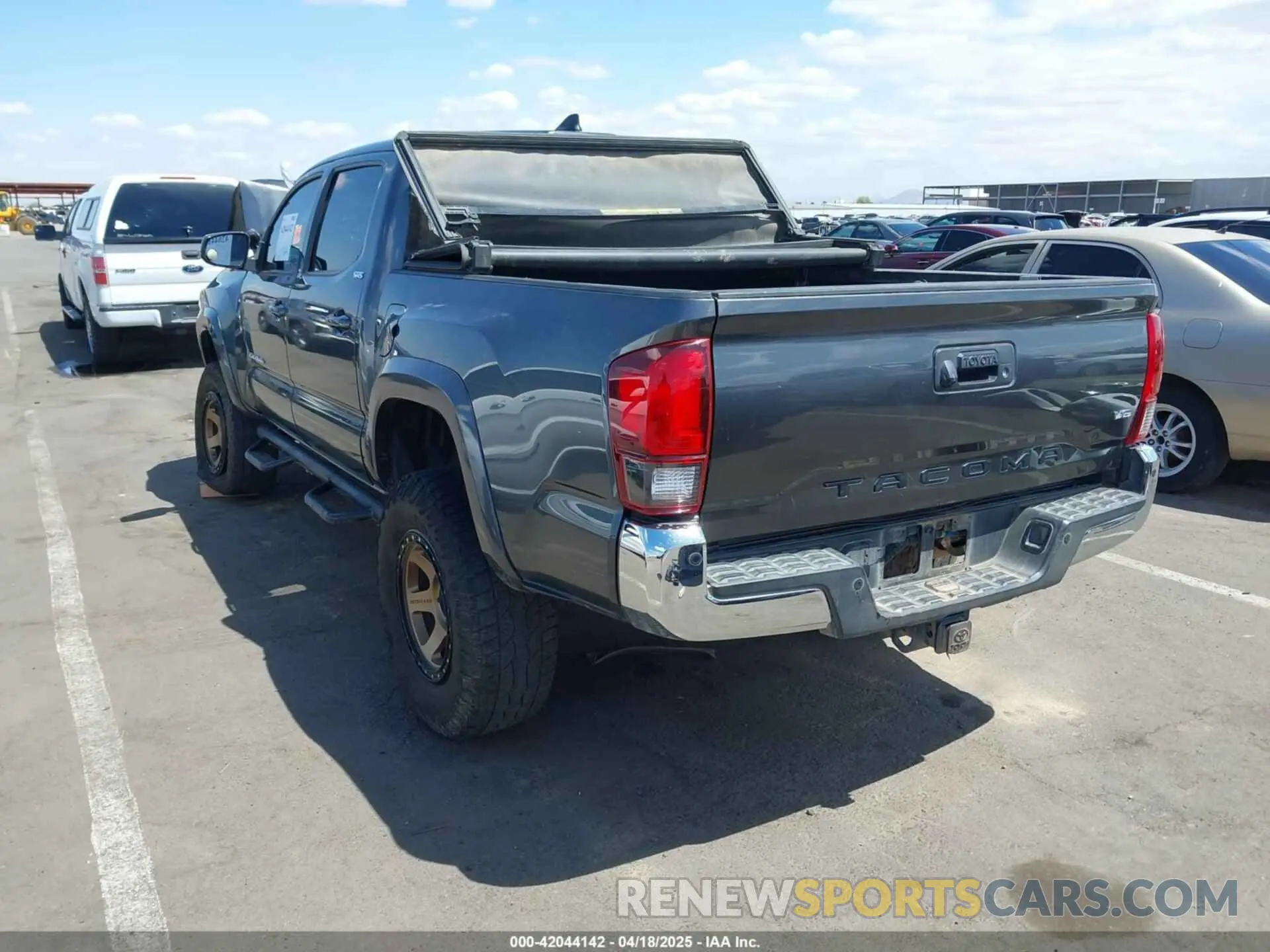 3 fotografías del automóvil dañado 3TMAZ5CN0KM104096 TOYOTA TACOMA 2019