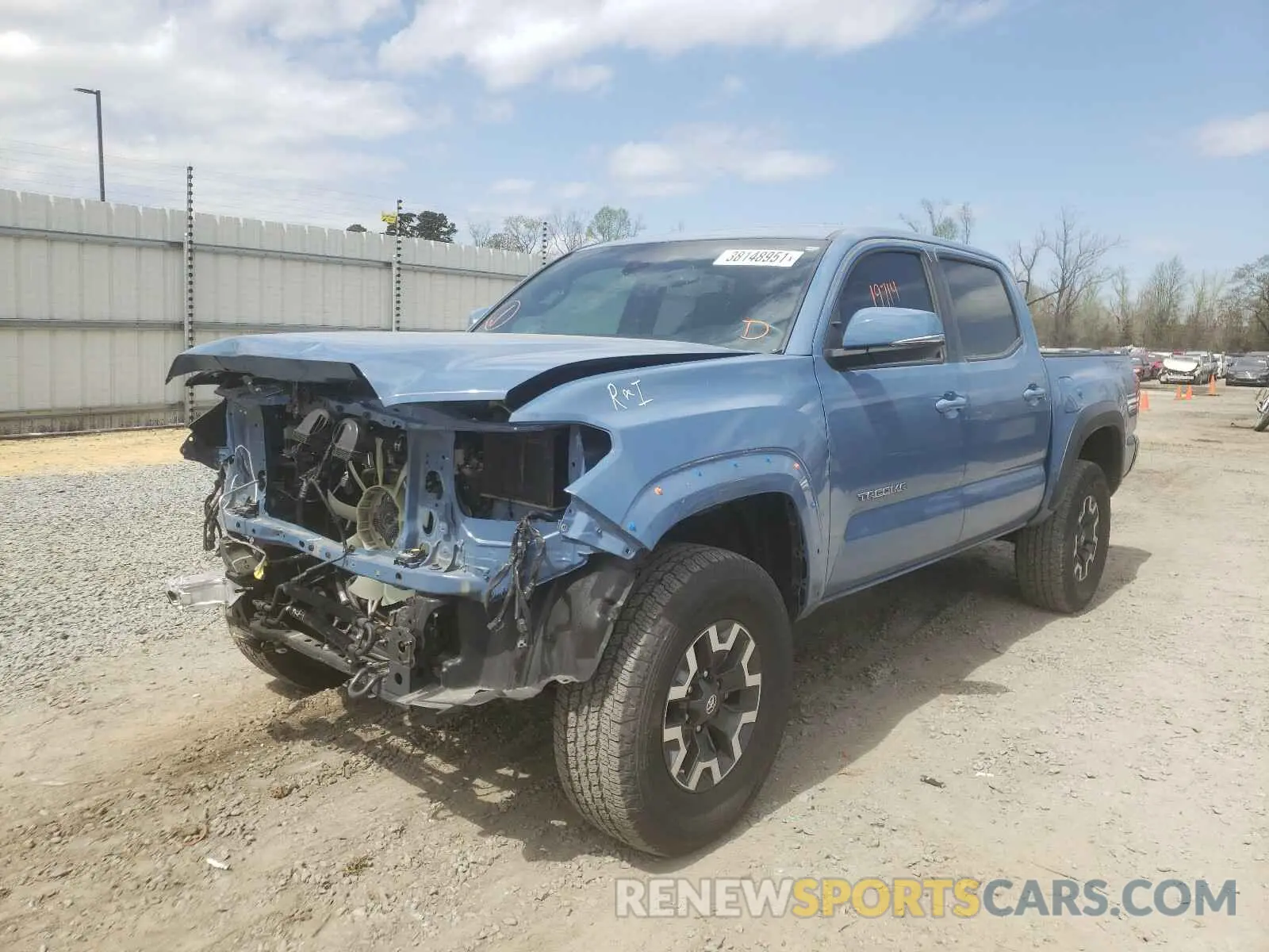 2 fotografías del automóvil dañado 3TMAZ5CN0KM110447 TOYOTA TACOMA 2019