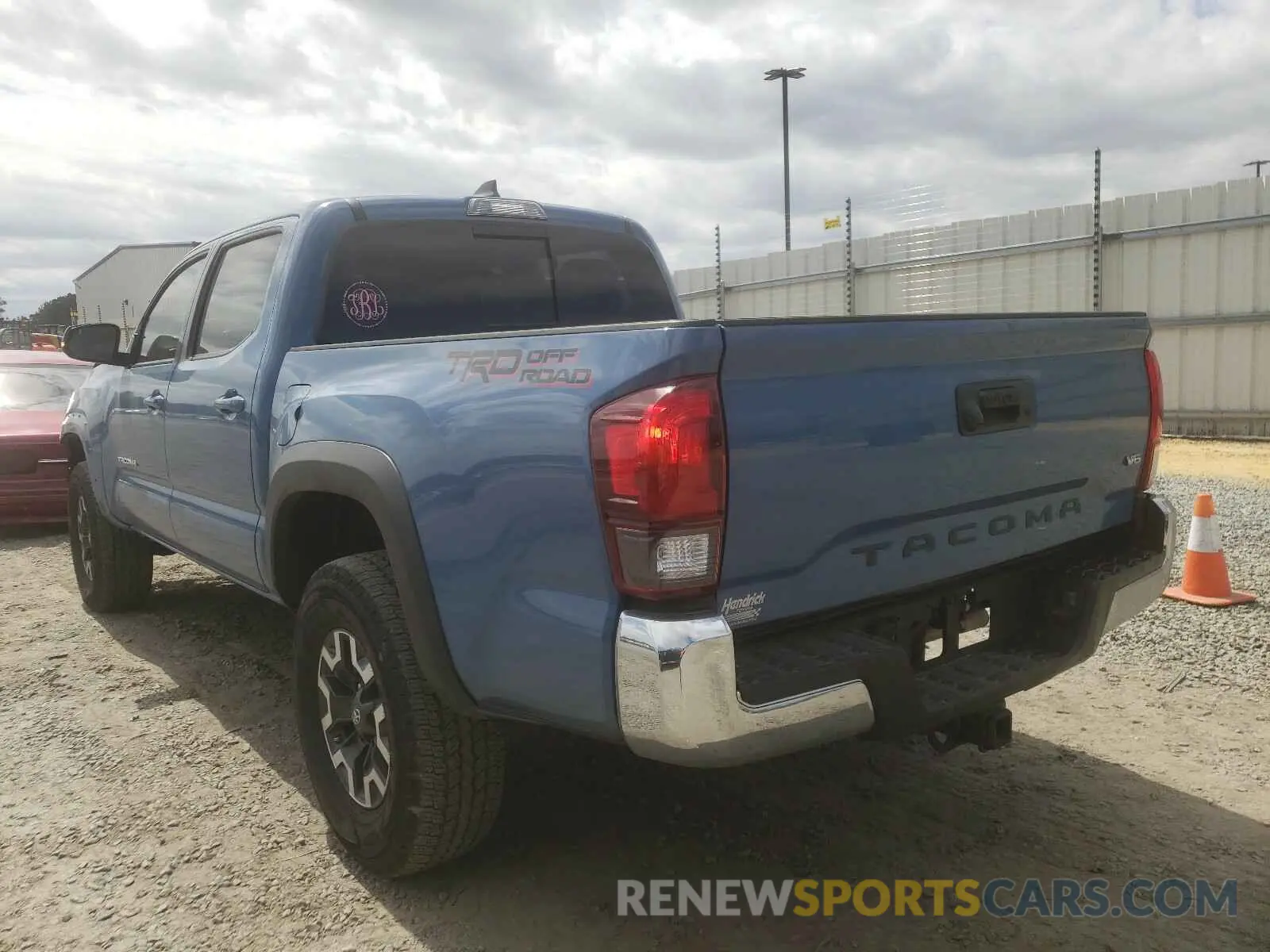3 fotografías del automóvil dañado 3TMAZ5CN0KM110447 TOYOTA TACOMA 2019