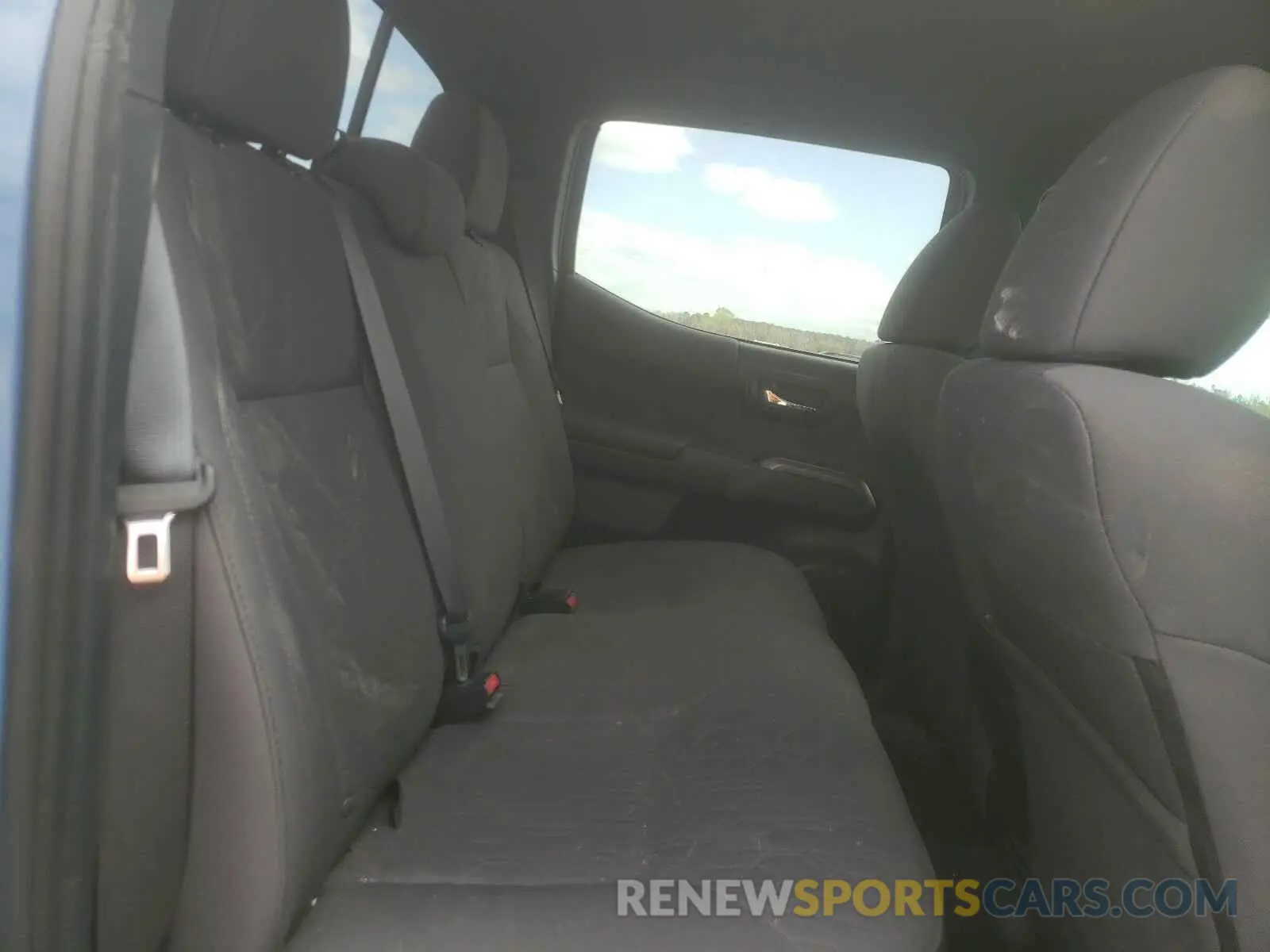 6 fotografías del automóvil dañado 3TMAZ5CN0KM110447 TOYOTA TACOMA 2019