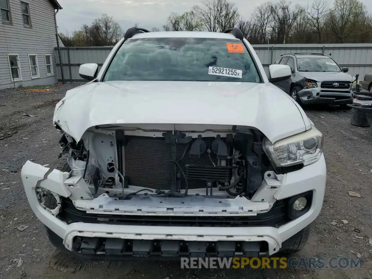 5 fotografías del automóvil dañado 3TMAZ5CN1KM081640 TOYOTA TACOMA 2019