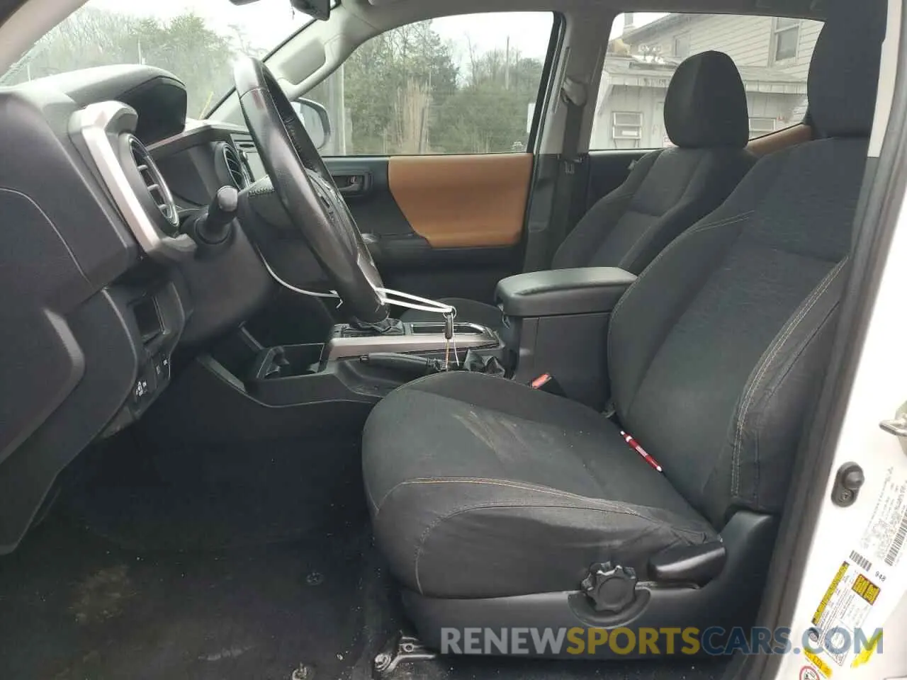 7 fotografías del automóvil dañado 3TMAZ5CN1KM081640 TOYOTA TACOMA 2019