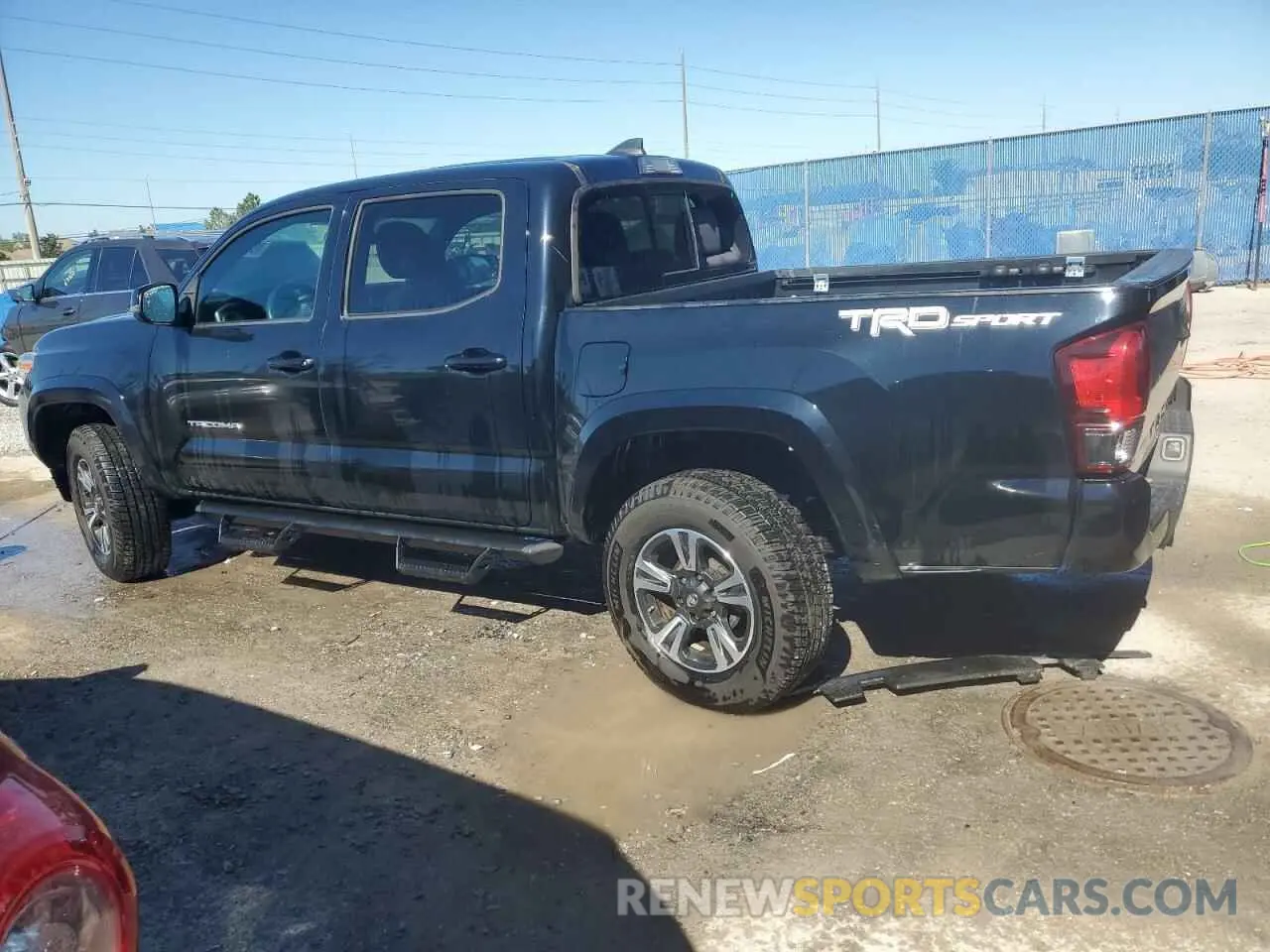 2 fotografías del automóvil dañado 3TMAZ5CN1KM095571 TOYOTA TACOMA 2019