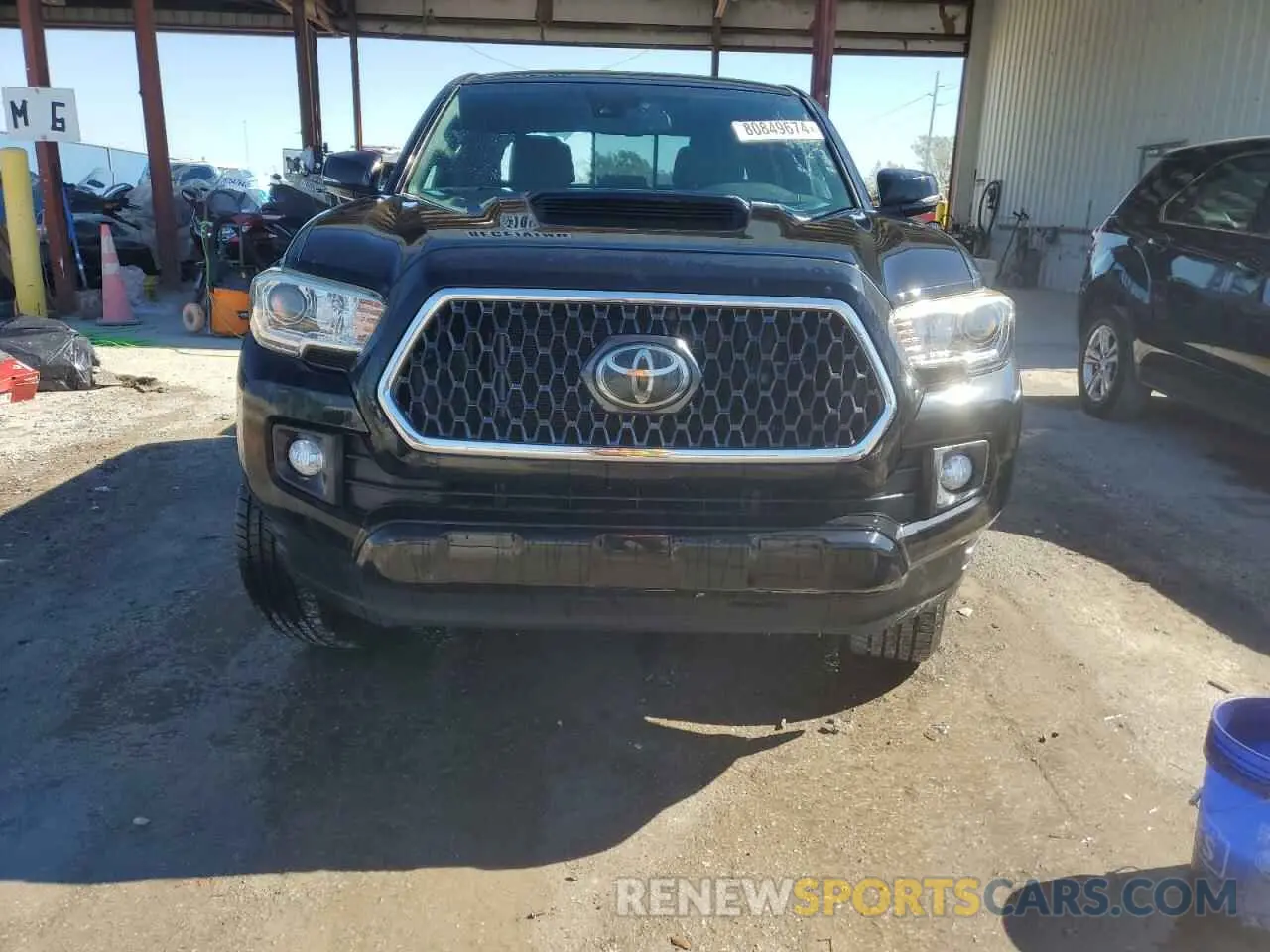 5 fotografías del automóvil dañado 3TMAZ5CN1KM095571 TOYOTA TACOMA 2019