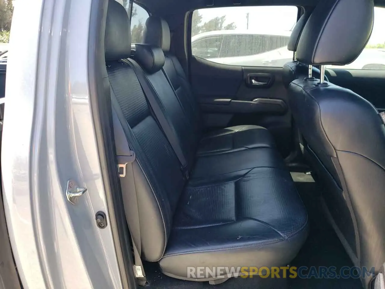 10 fotografías del automóvil dañado 3TMAZ5CN1KM097143 TOYOTA TACOMA 2019