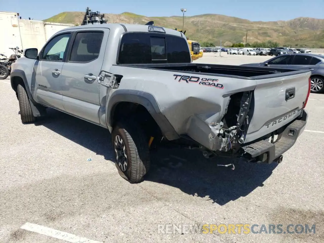 2 fotografías del automóvil dañado 3TMAZ5CN1KM097143 TOYOTA TACOMA 2019
