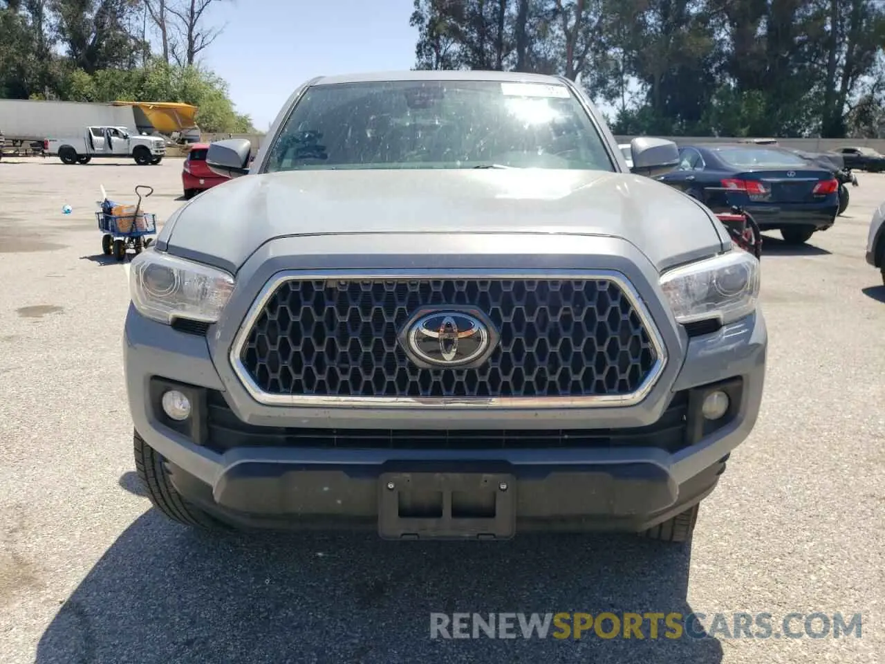 5 fotografías del automóvil dañado 3TMAZ5CN1KM097143 TOYOTA TACOMA 2019