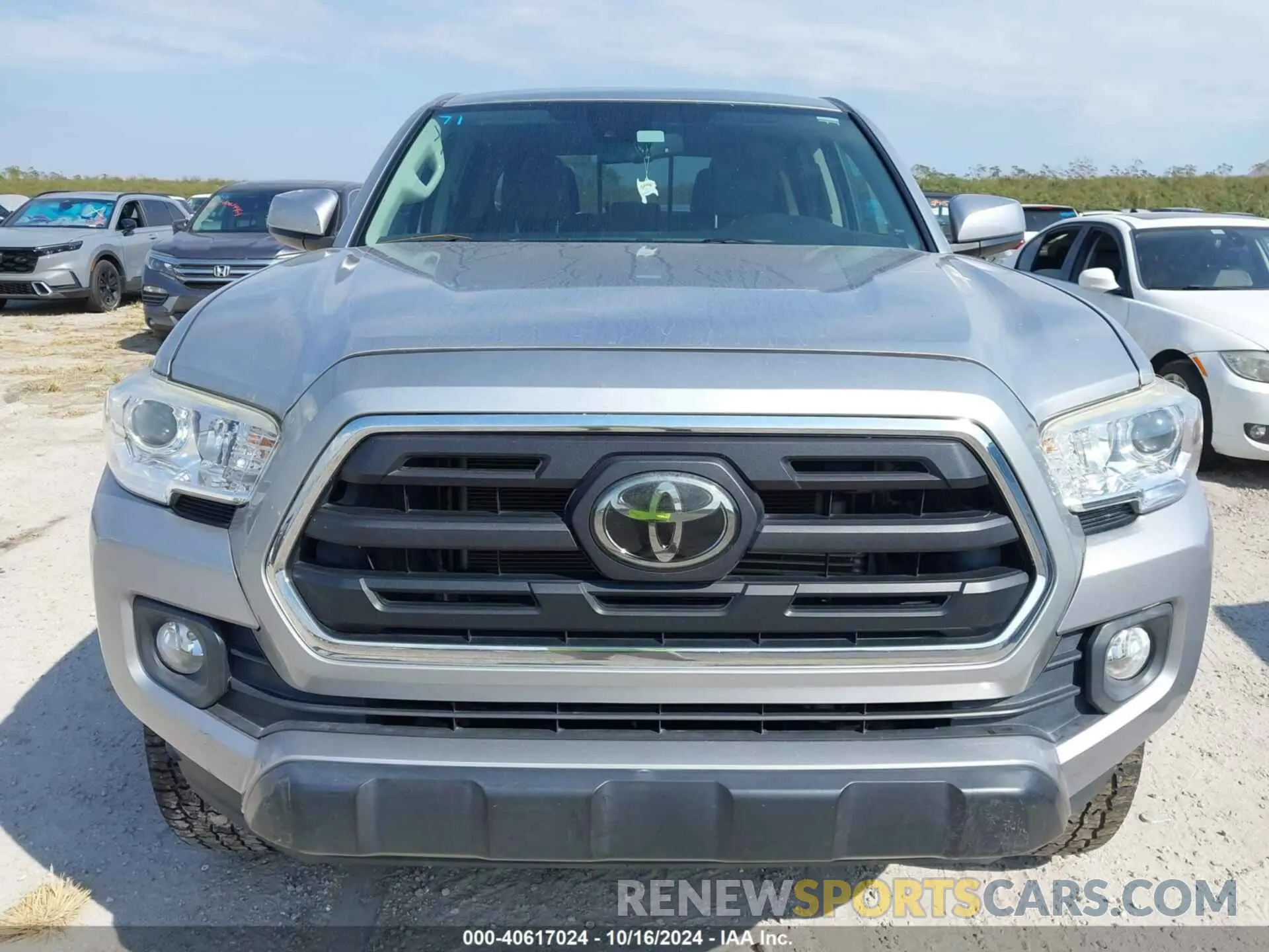12 fotografías del automóvil dañado 3TMAZ5CN1KM106097 TOYOTA TACOMA 2019