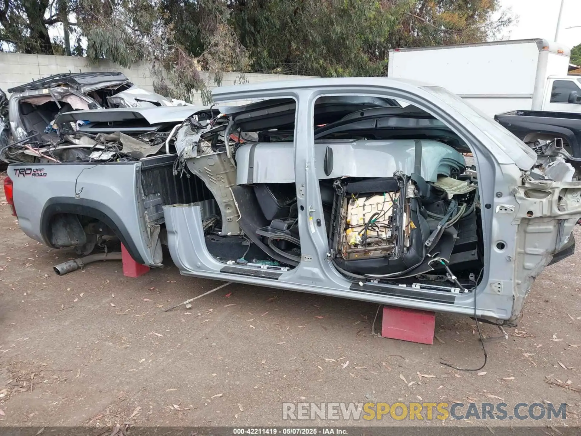13 fotografías del automóvil dañado 3TMAZ5CN1KM108478 TOYOTA TACOMA 2019