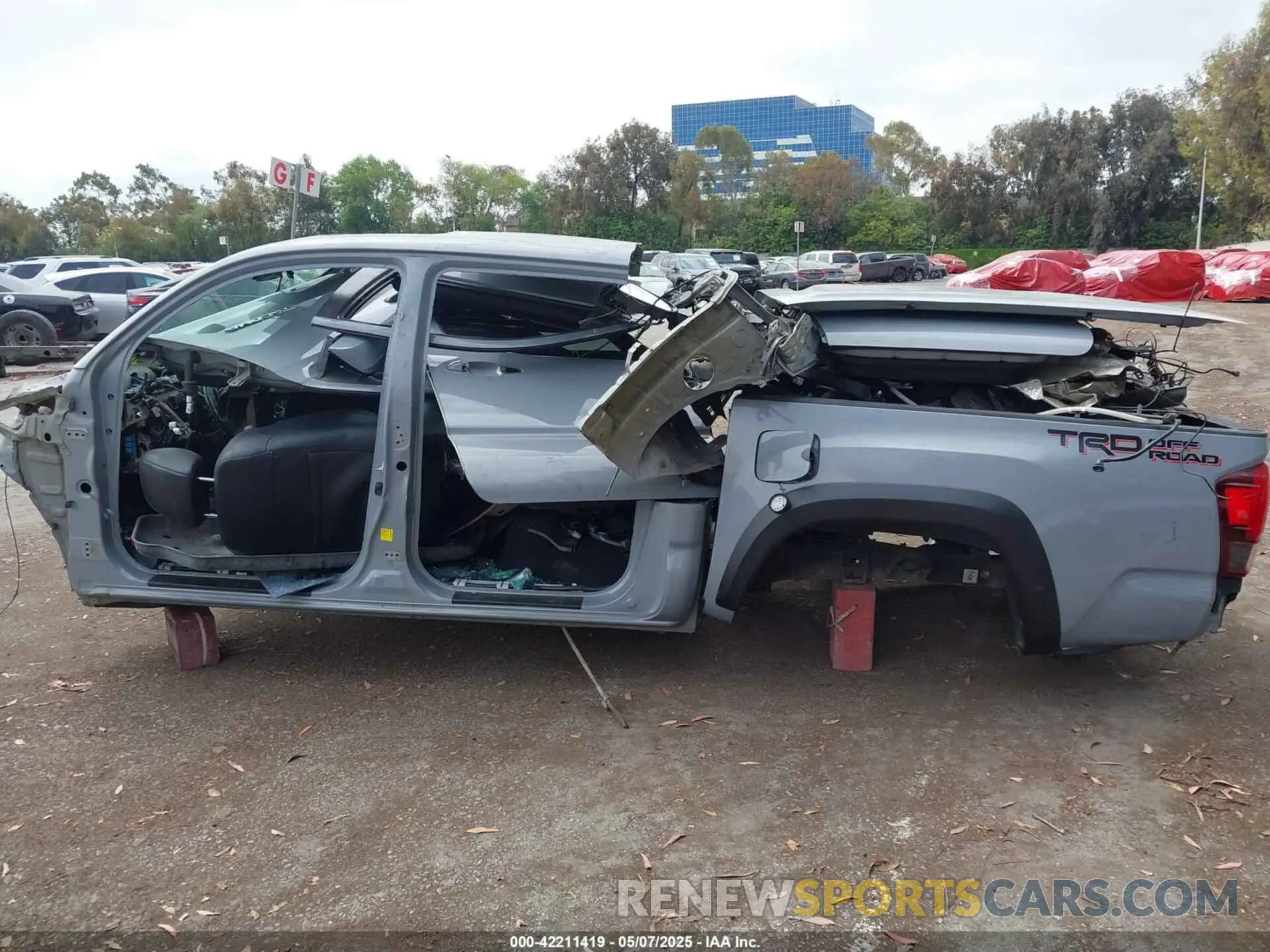 14 fotografías del automóvil dañado 3TMAZ5CN1KM108478 TOYOTA TACOMA 2019