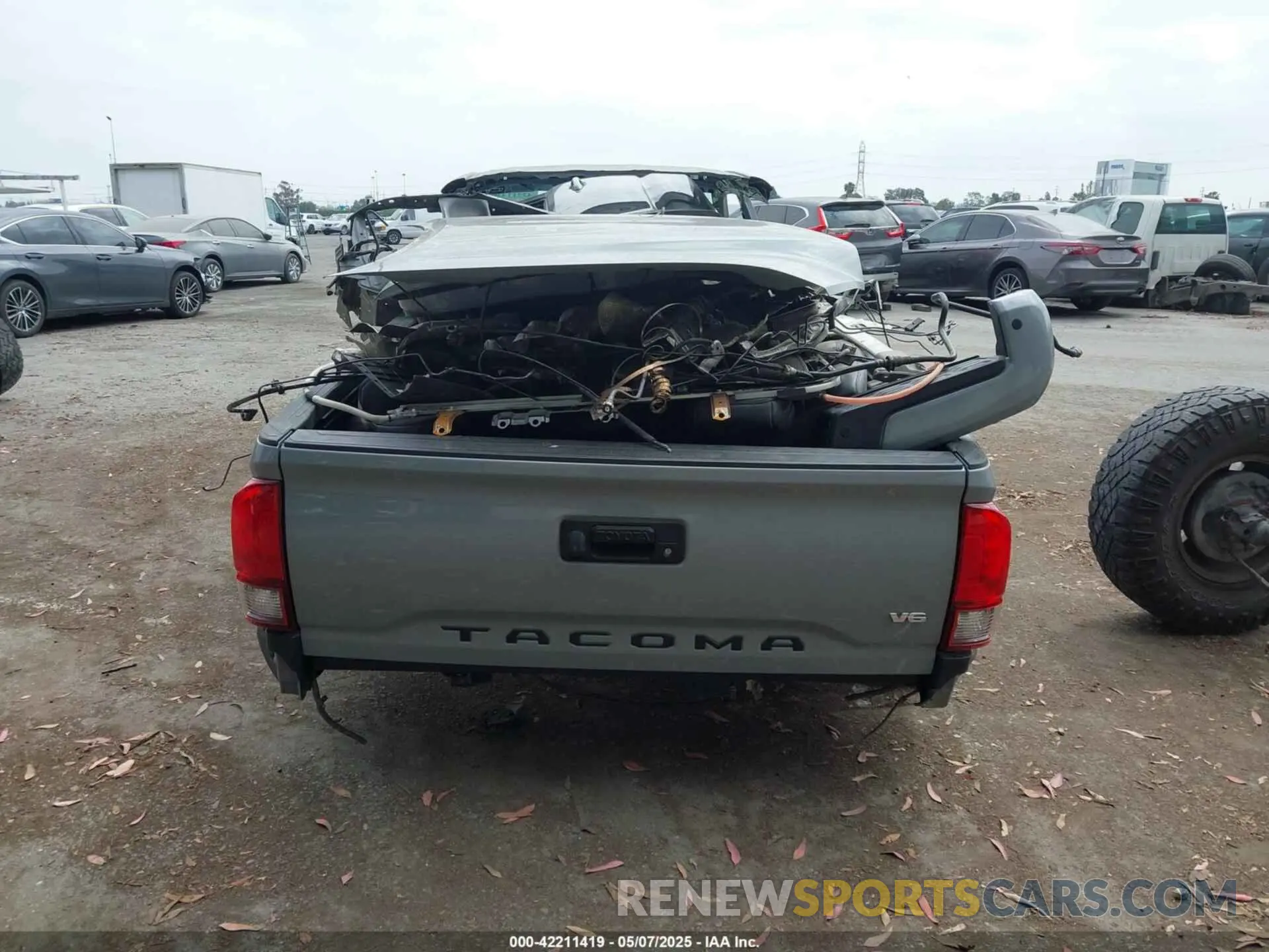 16 fotografías del automóvil dañado 3TMAZ5CN1KM108478 TOYOTA TACOMA 2019