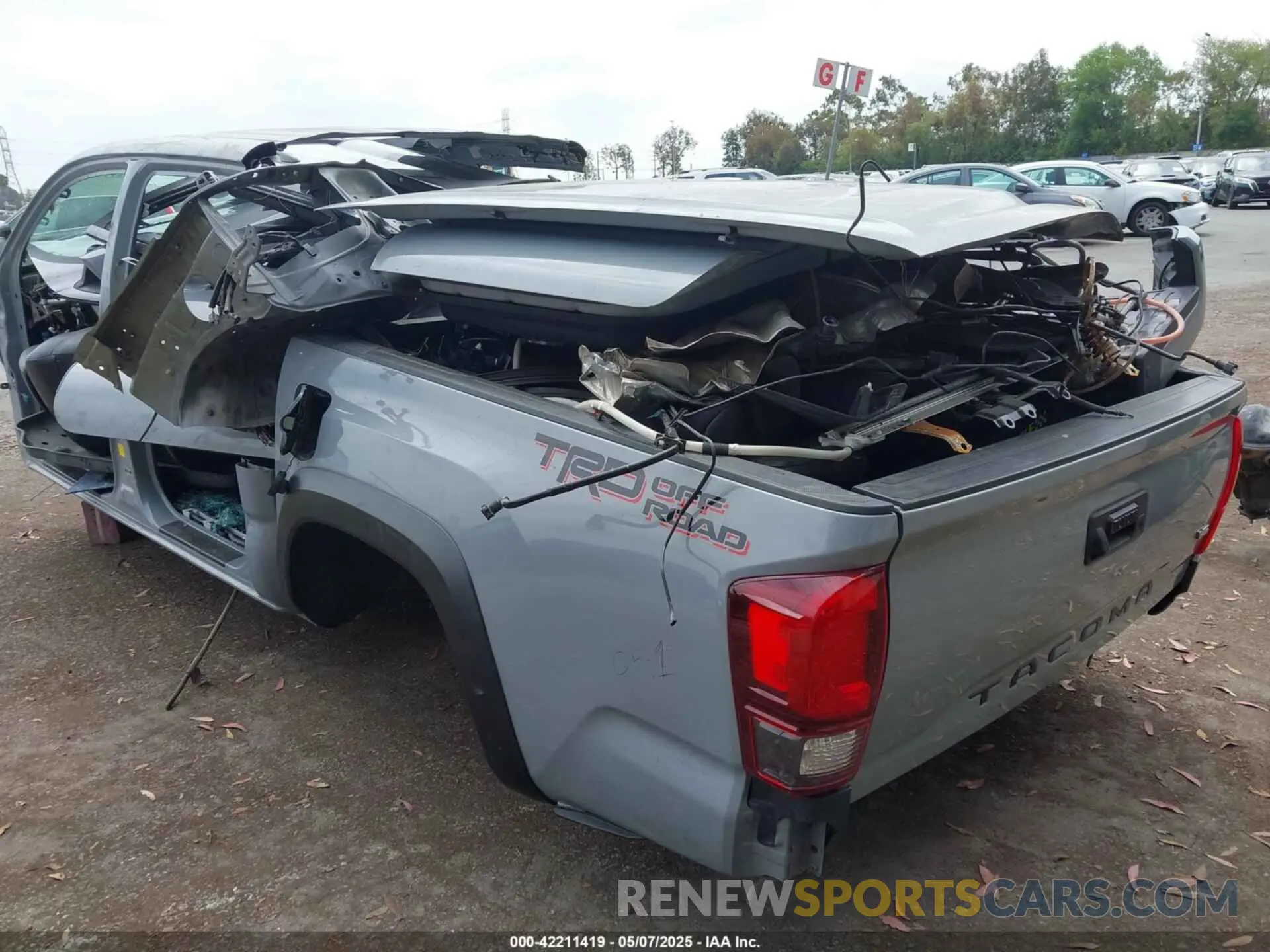 3 fotografías del automóvil dañado 3TMAZ5CN1KM108478 TOYOTA TACOMA 2019