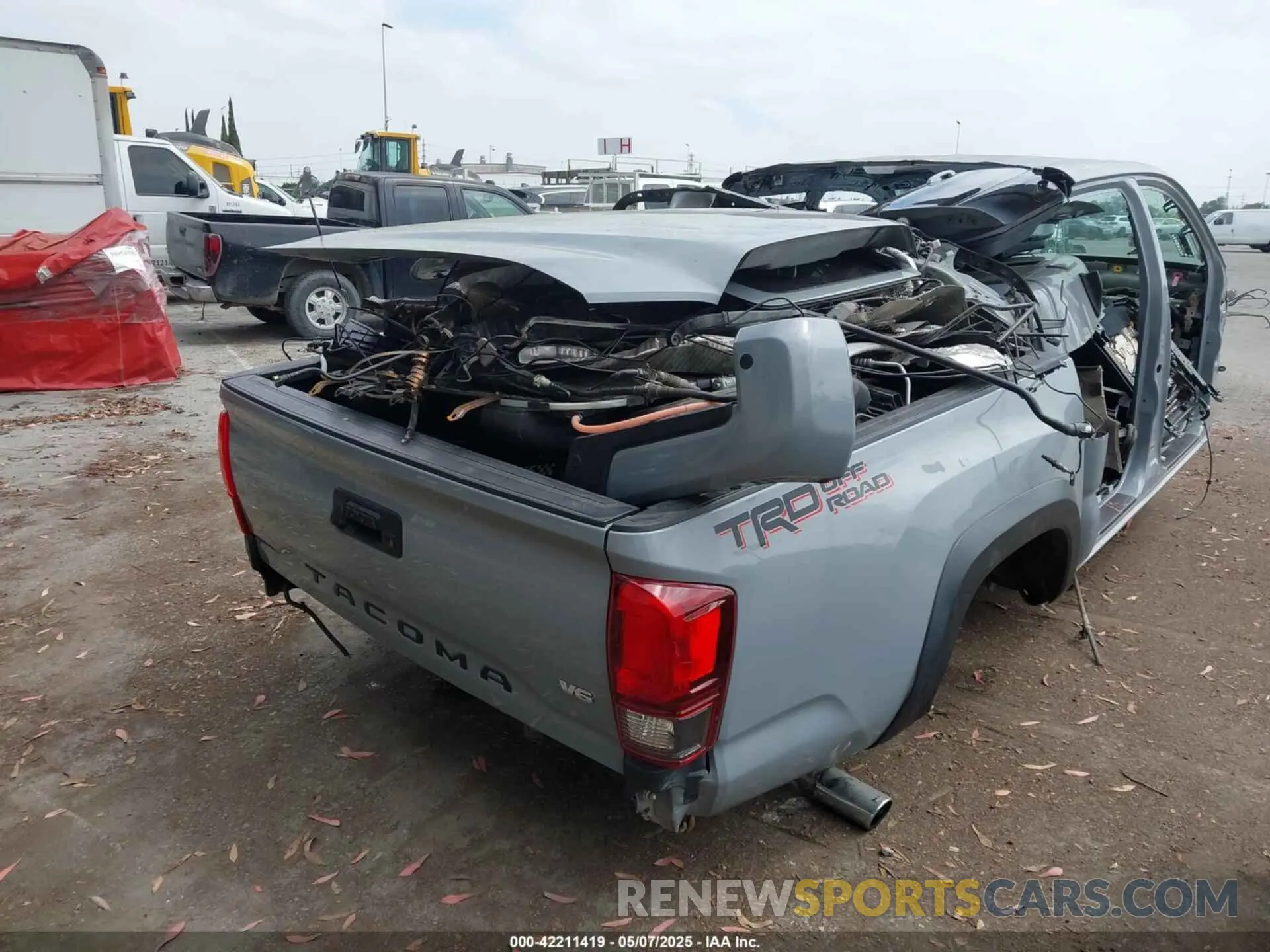 4 fotografías del automóvil dañado 3TMAZ5CN1KM108478 TOYOTA TACOMA 2019