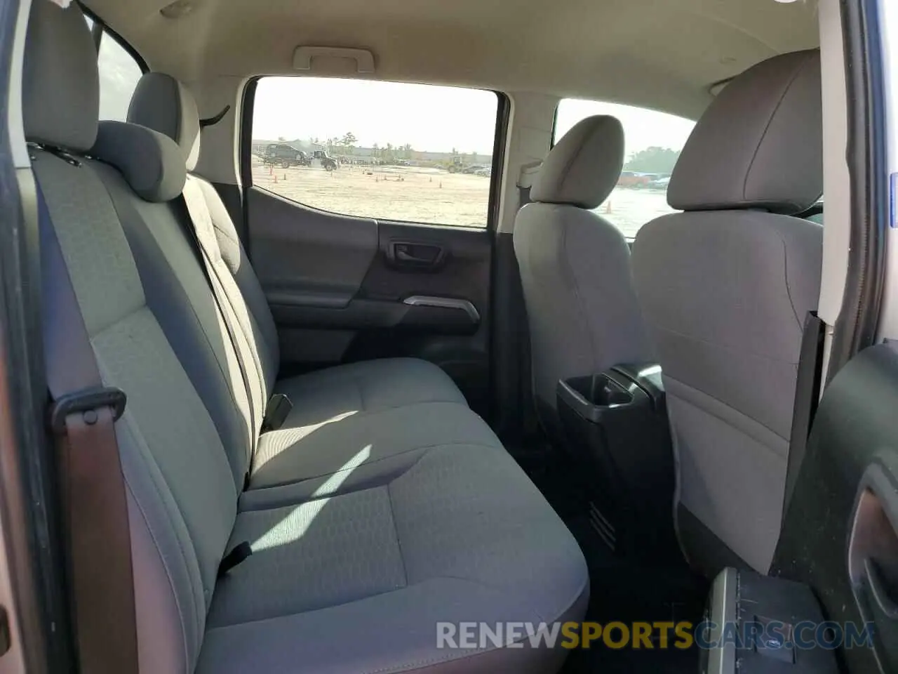 11 fotografías del automóvil dañado 3TMAZ5CN1KM112353 TOYOTA TACOMA 2019