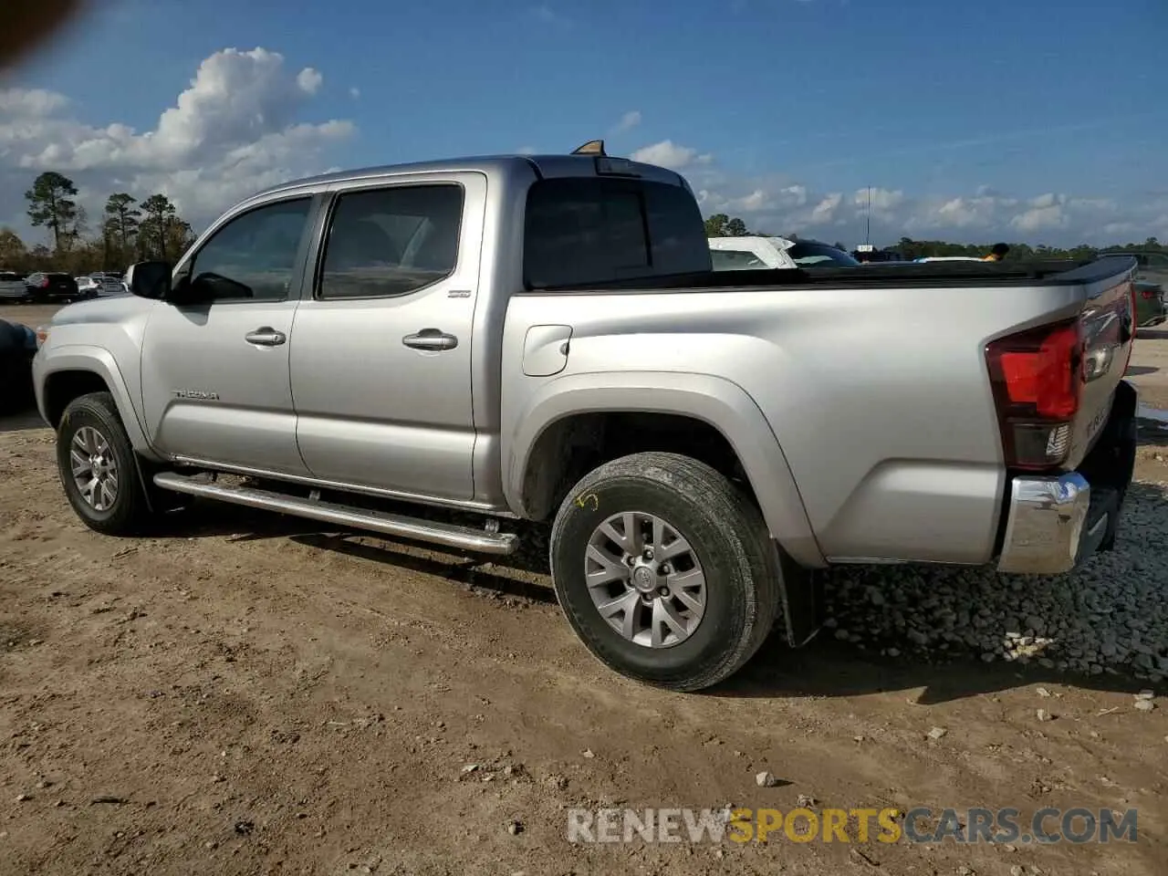 2 fotografías del automóvil dañado 3TMAZ5CN1KM112353 TOYOTA TACOMA 2019