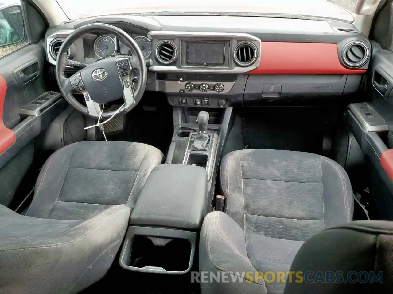 8 fotografías del automóvil dañado 3TMAZ5CN3KM083647 TOYOTA TACOMA 2019