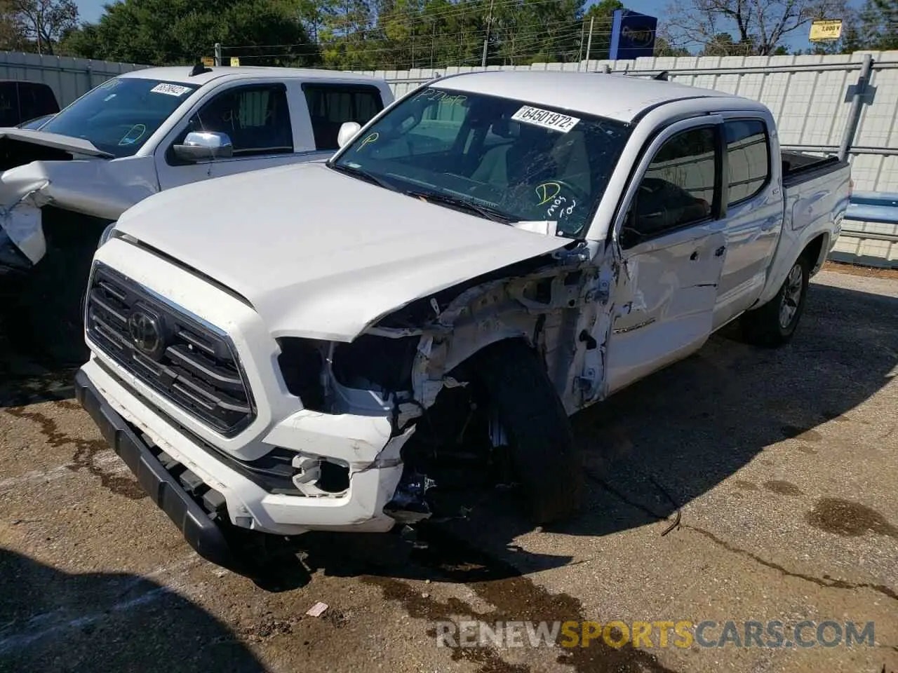 2 fotografías del automóvil dañado 3TMAZ5CN3KM092851 TOYOTA TACOMA 2019