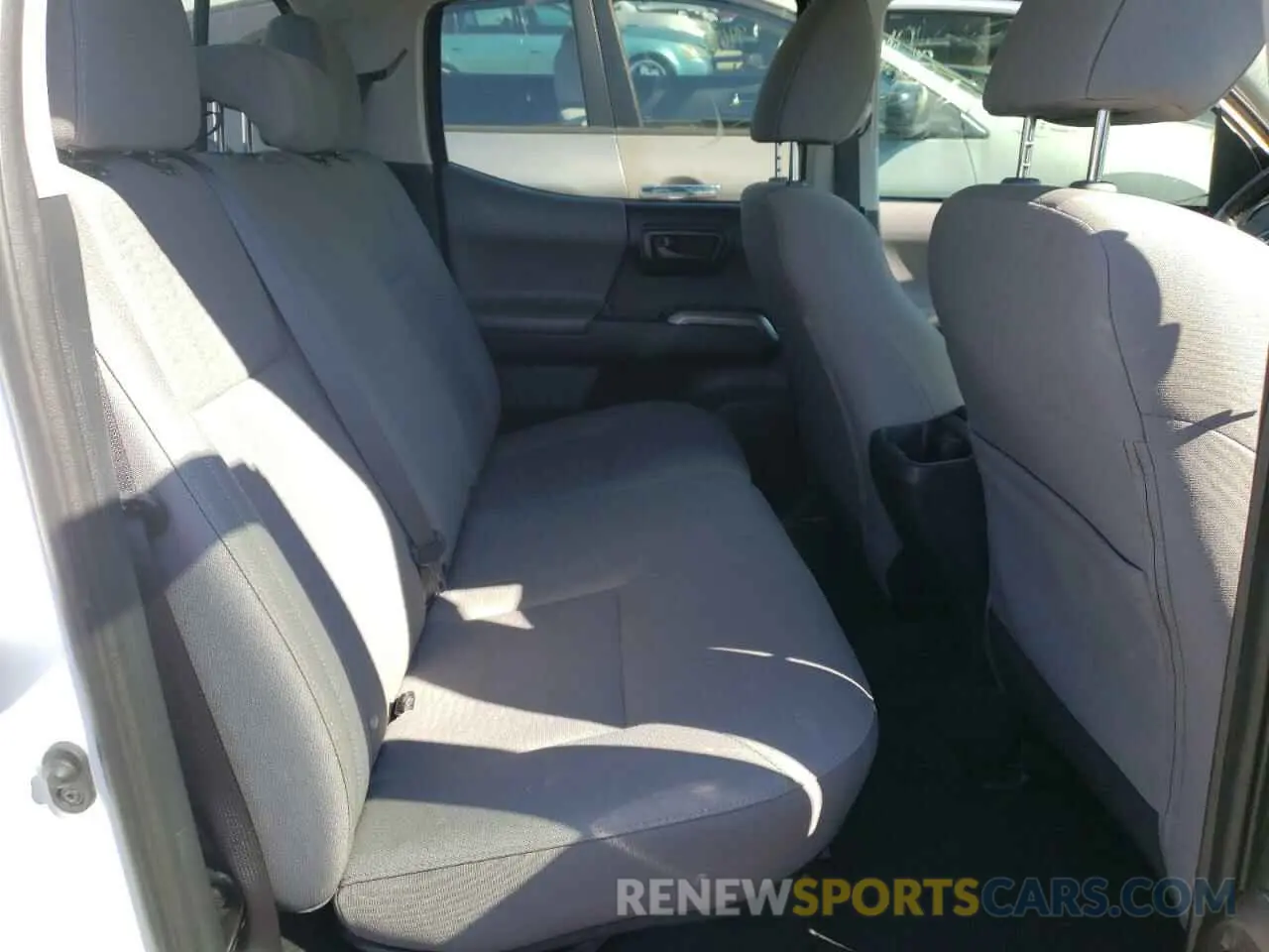 6 fotografías del automóvil dañado 3TMAZ5CN3KM092851 TOYOTA TACOMA 2019