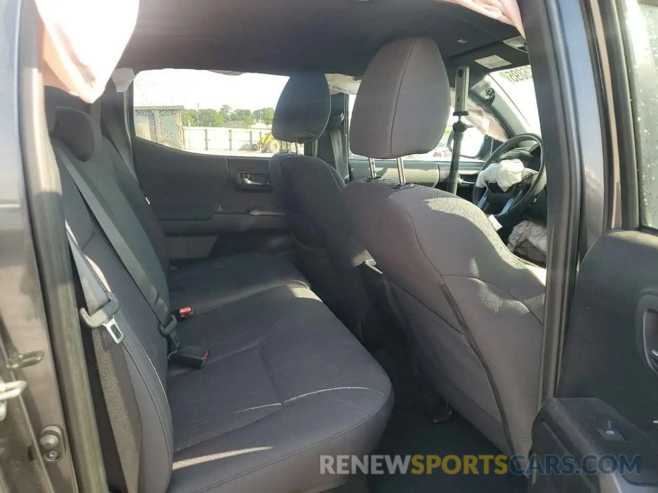 10 fotografías del automóvil dañado 3TMAZ5CN3KM105632 TOYOTA TACOMA 2019
