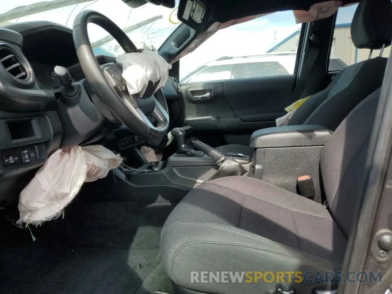 7 fotografías del automóvil dañado 3TMAZ5CN3KM105632 TOYOTA TACOMA 2019