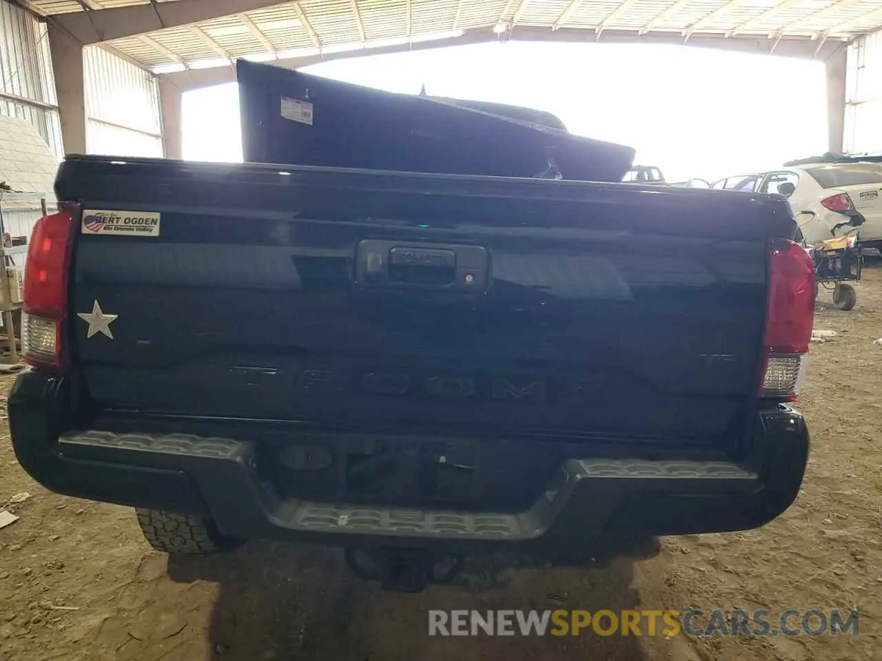 6 fotografías del automóvil dañado 3TMAZ5CN4KM085620 TOYOTA TACOMA 2019