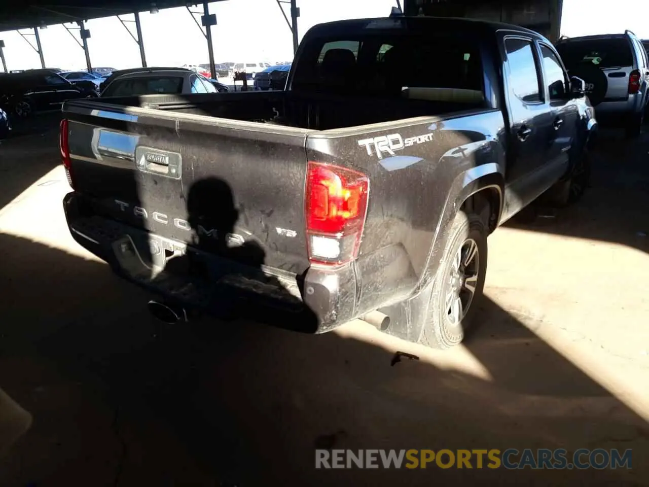 4 fotografías del automóvil dañado 3TMAZ5CN4KM088758 TOYOTA TACOMA 2019