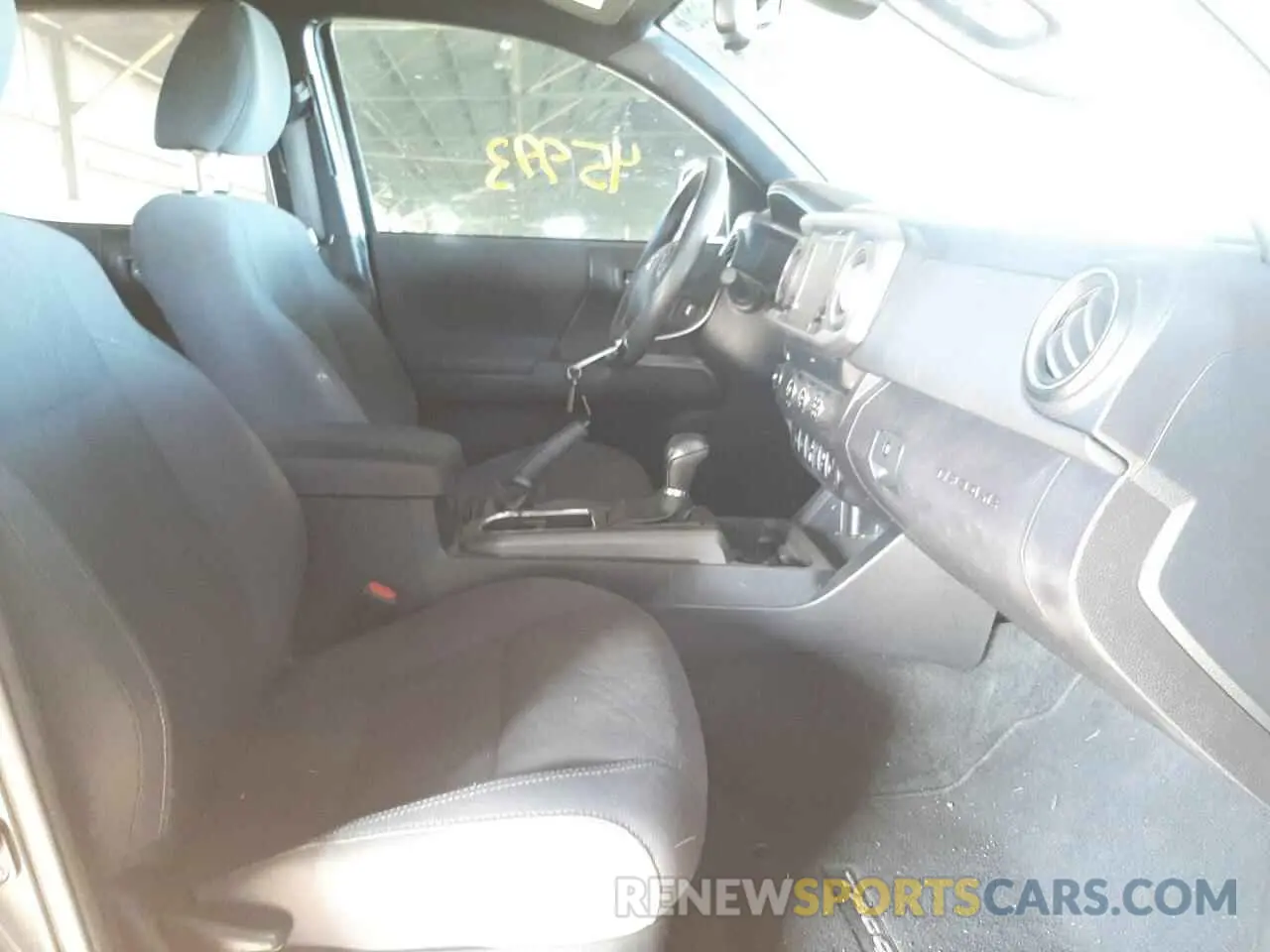 5 fotografías del automóvil dañado 3TMAZ5CN4KM088758 TOYOTA TACOMA 2019