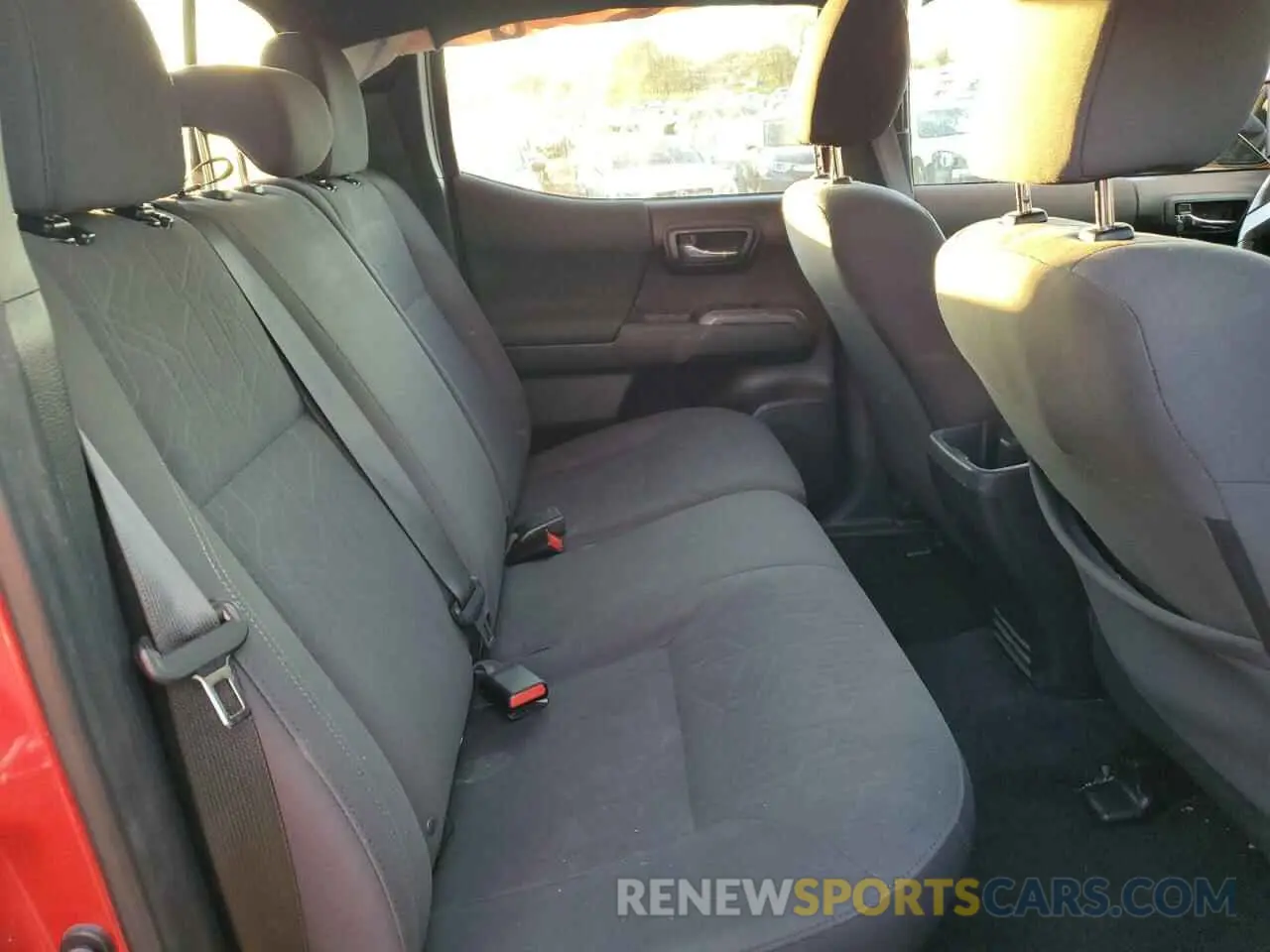 10 fotografías del automóvil dañado 3TMAZ5CN4KM090235 TOYOTA TACOMA 2019