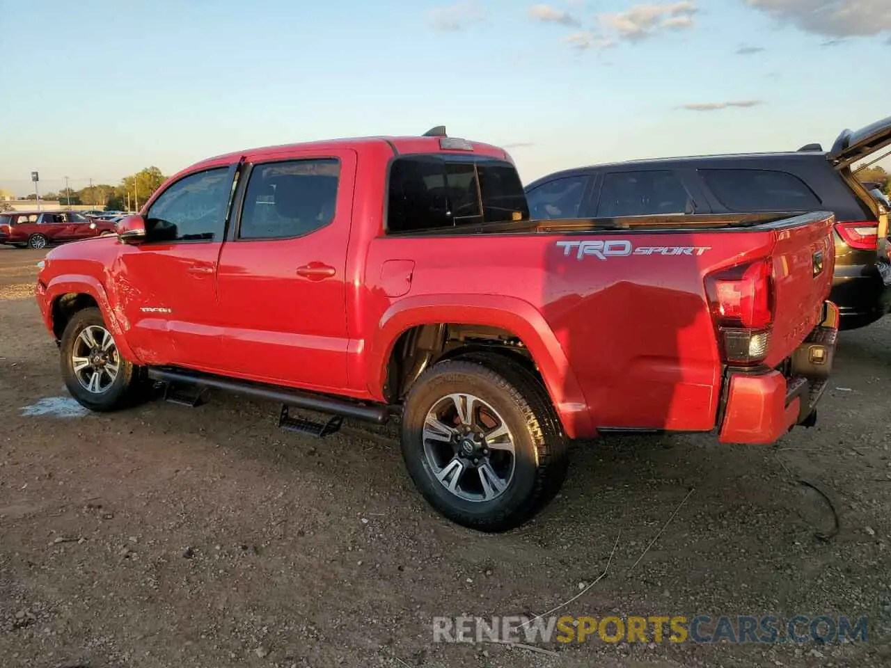 2 fotografías del automóvil dañado 3TMAZ5CN4KM090235 TOYOTA TACOMA 2019