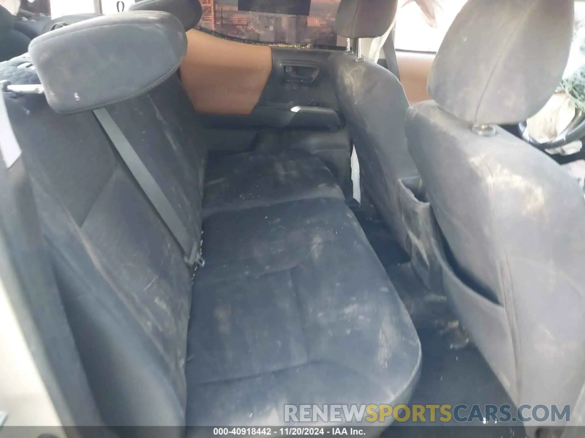 8 fotografías del automóvil dañado 3TMAZ5CN4KM091658 TOYOTA TACOMA 2019
