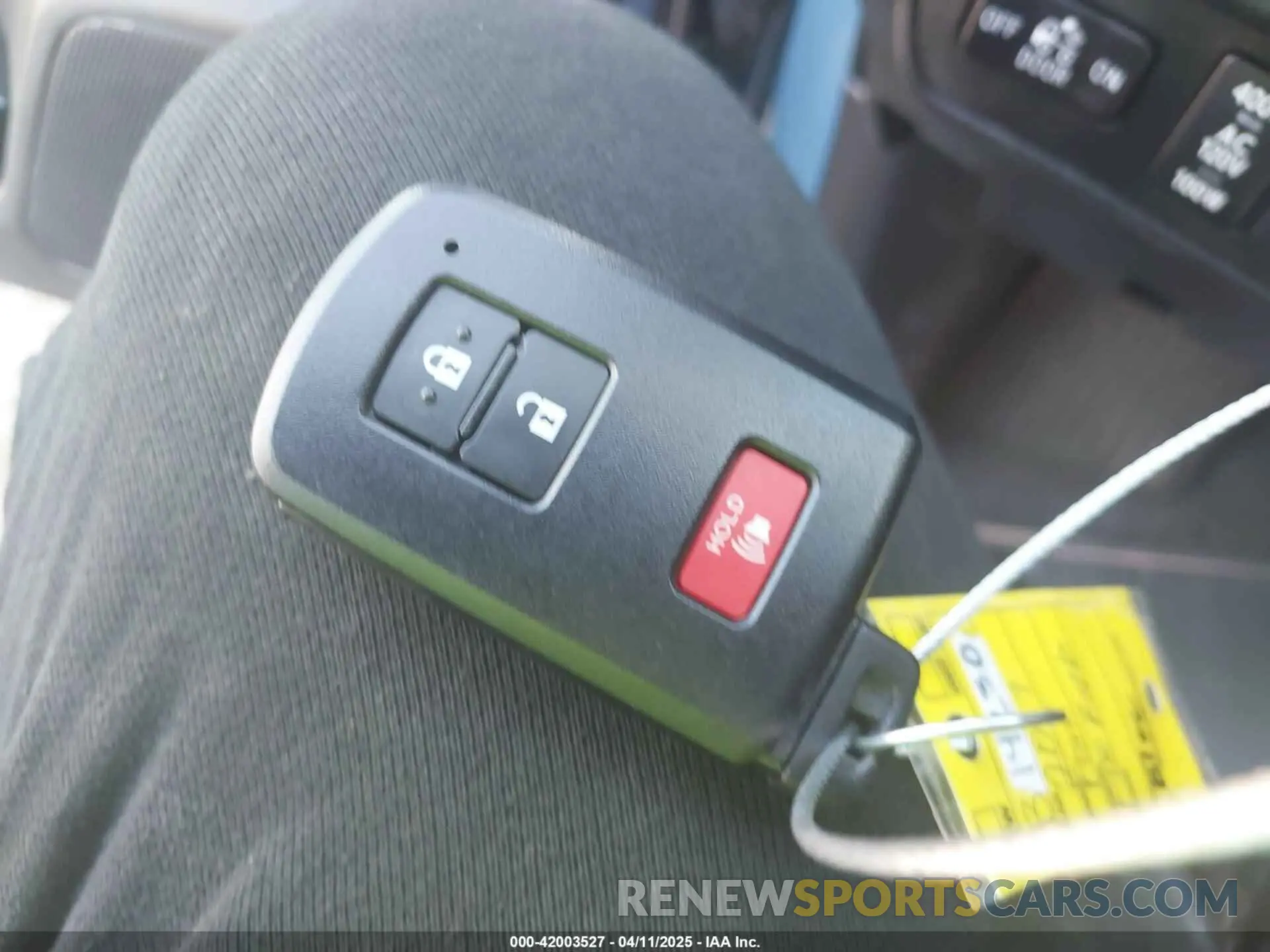 11 fotografías del automóvil dañado 3TMAZ5CN4KM104750 TOYOTA TACOMA 2019