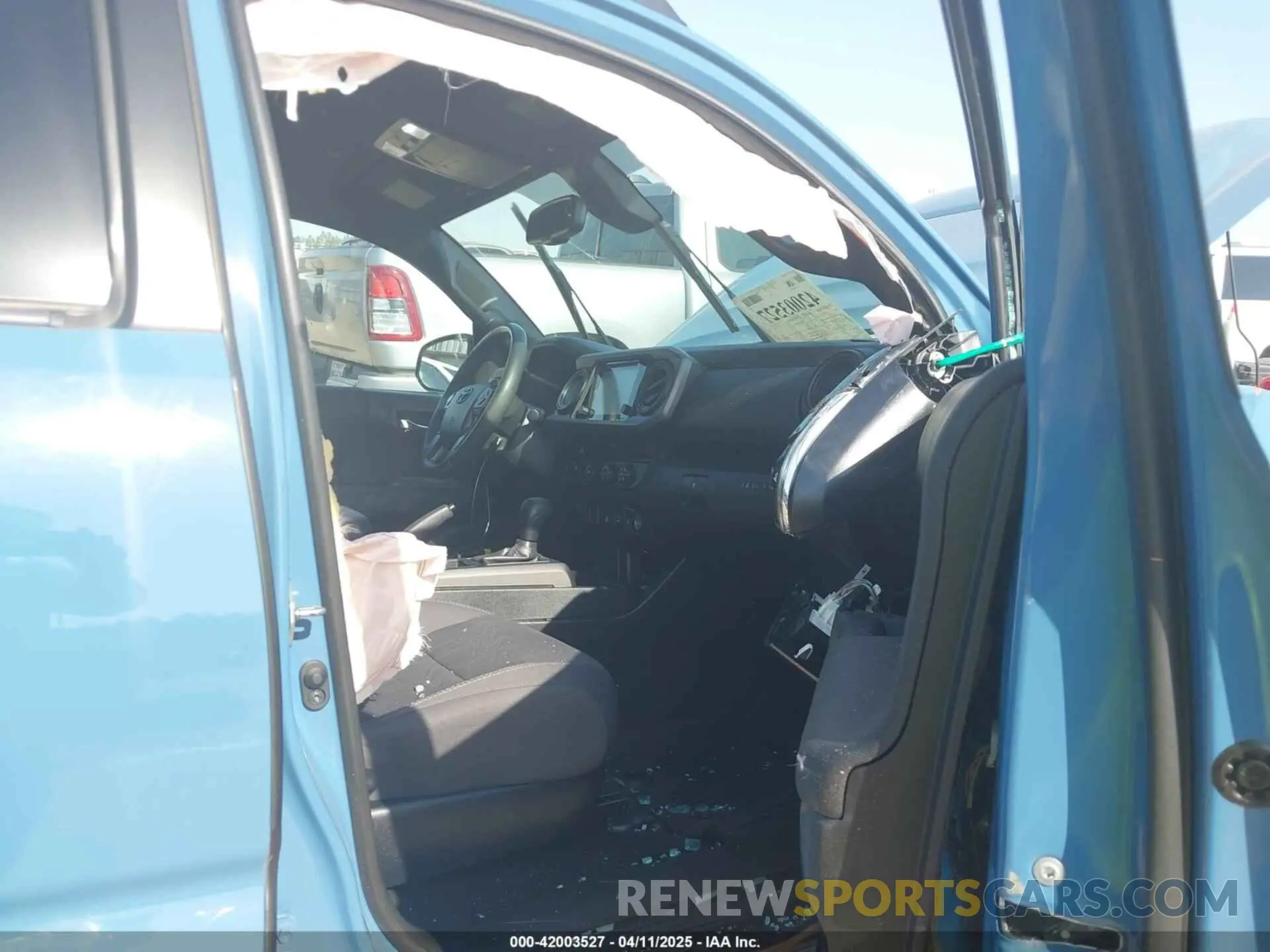 5 fotografías del automóvil dañado 3TMAZ5CN4KM104750 TOYOTA TACOMA 2019