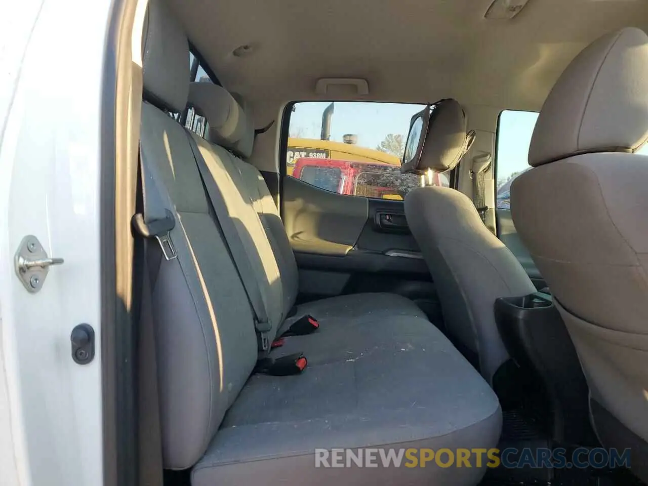 10 fotografías del automóvil dañado 3TMAZ5CN4KM108216 TOYOTA TACOMA 2019
