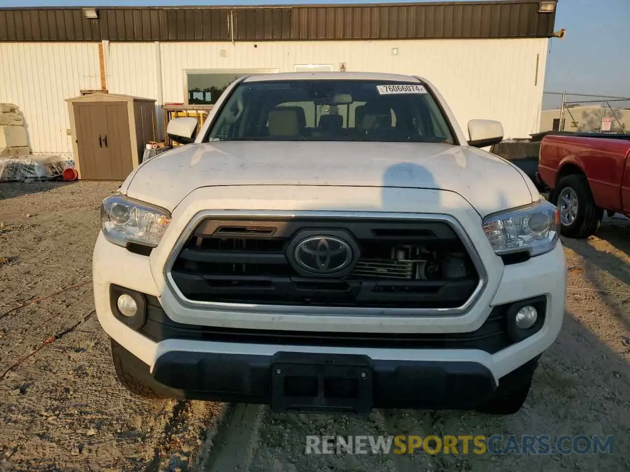 5 fotografías del automóvil dañado 3TMAZ5CN4KM108216 TOYOTA TACOMA 2019