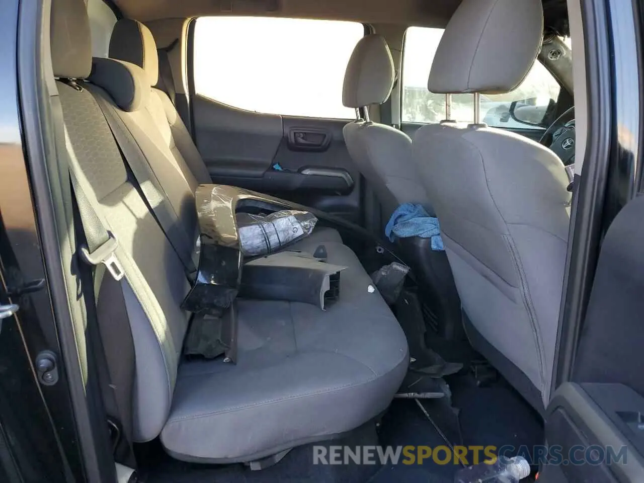 10 fotografías del automóvil dañado 3TMAZ5CN4KM109821 TOYOTA TACOMA 2019