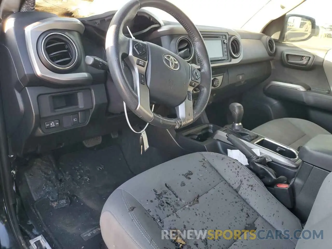 8 fotografías del automóvil dañado 3TMAZ5CN4KM109821 TOYOTA TACOMA 2019