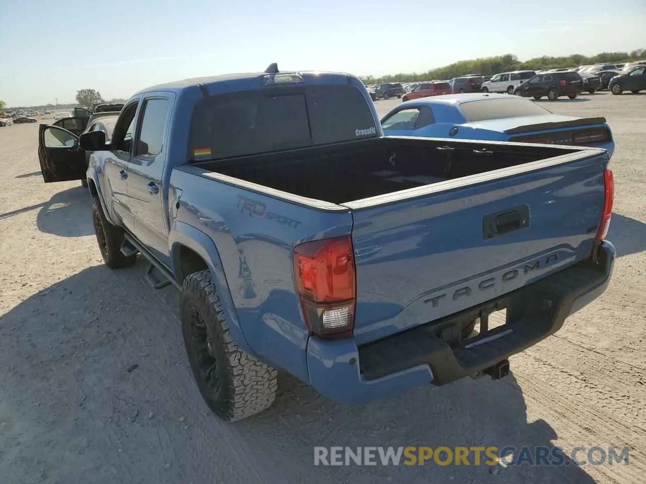 3 fotografías del automóvil dañado 3TMAZ5CN5KM080328 TOYOTA TACOMA 2019