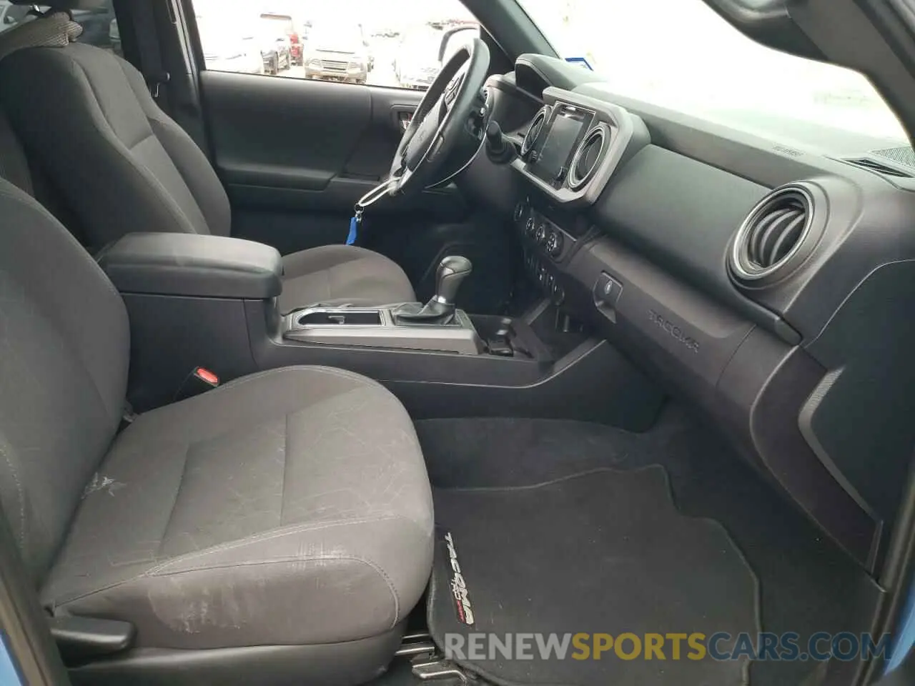 5 fotografías del automóvil dañado 3TMAZ5CN5KM080328 TOYOTA TACOMA 2019