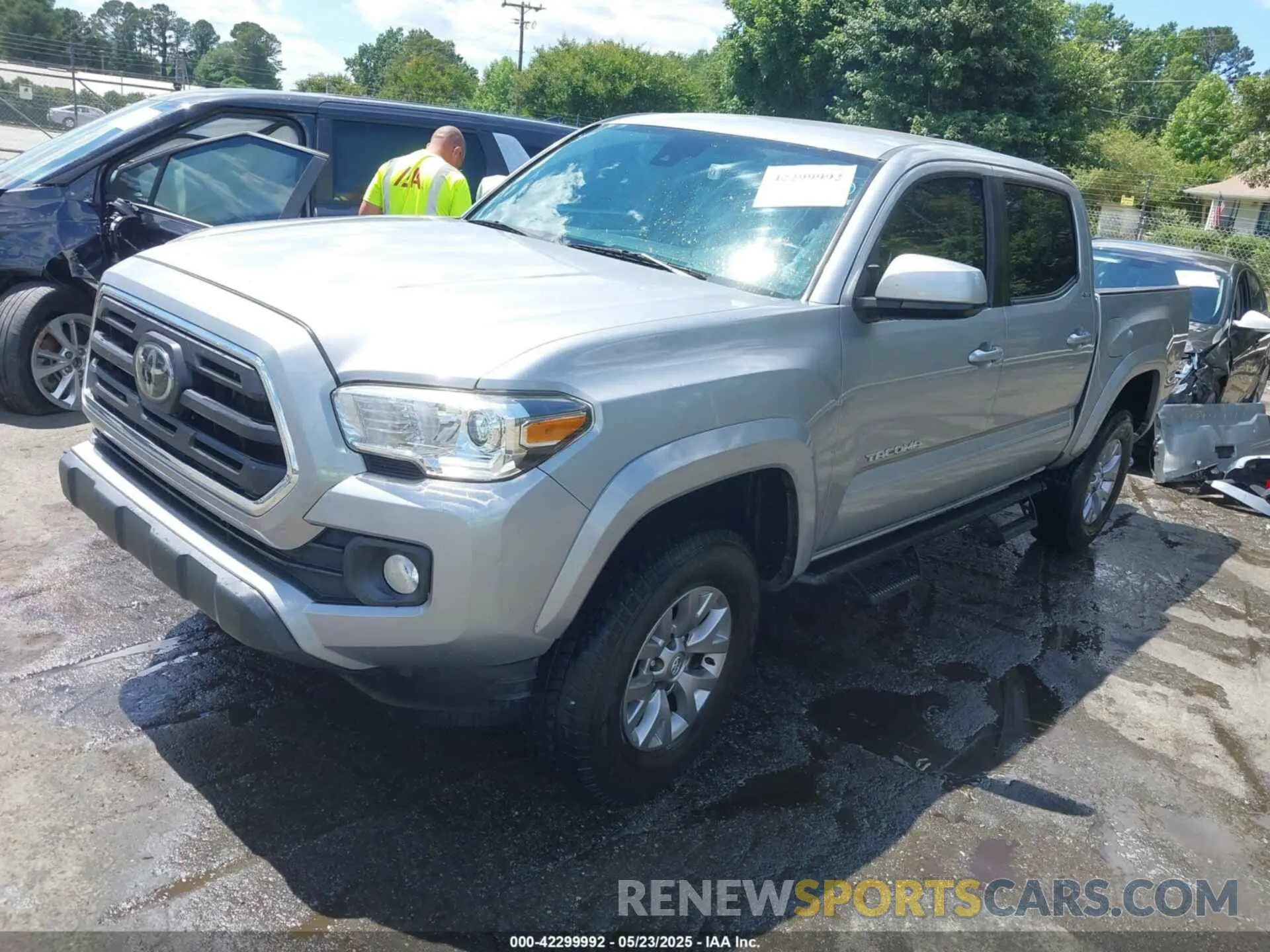 2 fotografías del automóvil dañado 3TMAZ5CN5KM081947 TOYOTA TACOMA 2019