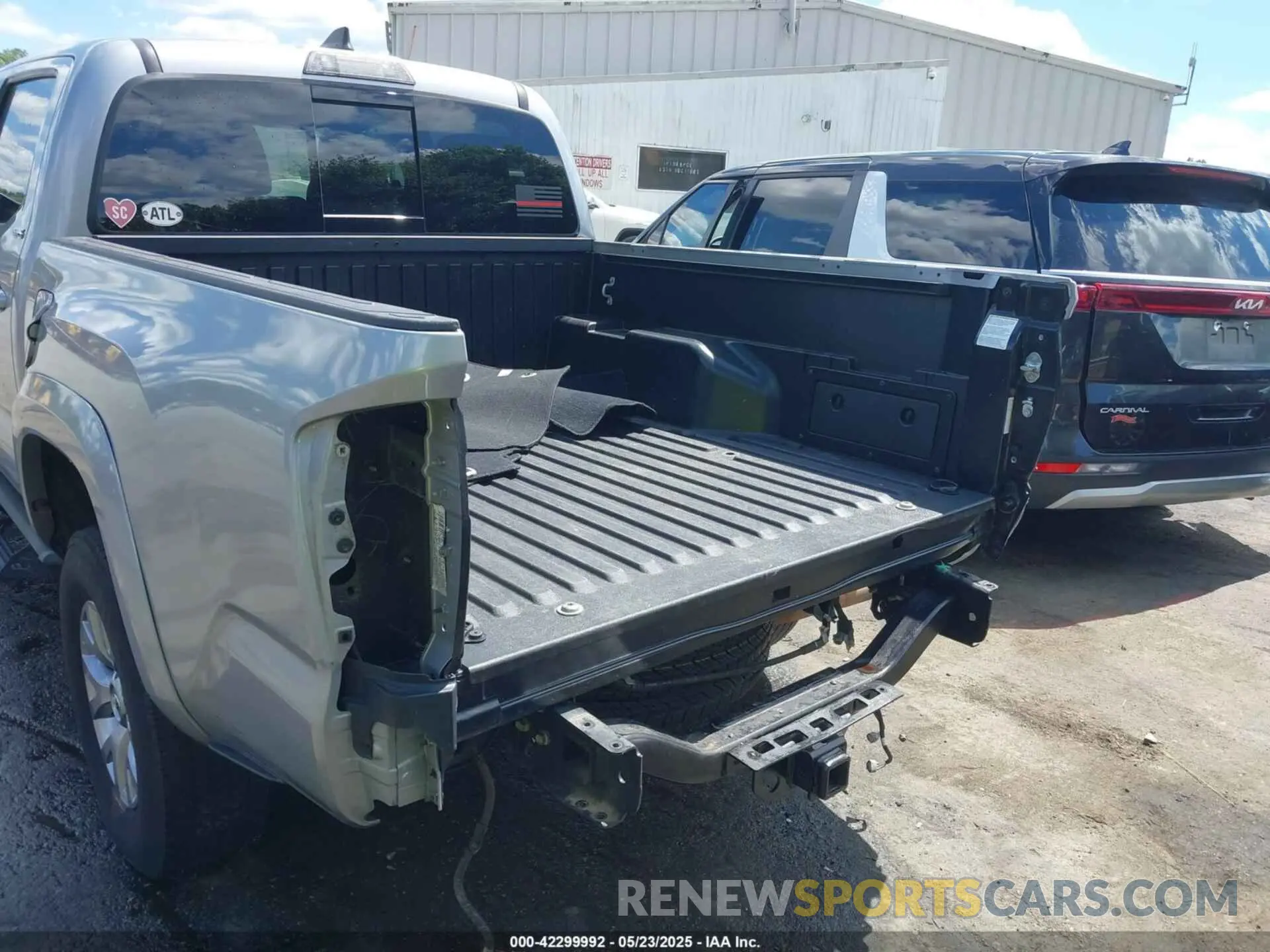 6 fotografías del automóvil dañado 3TMAZ5CN5KM081947 TOYOTA TACOMA 2019