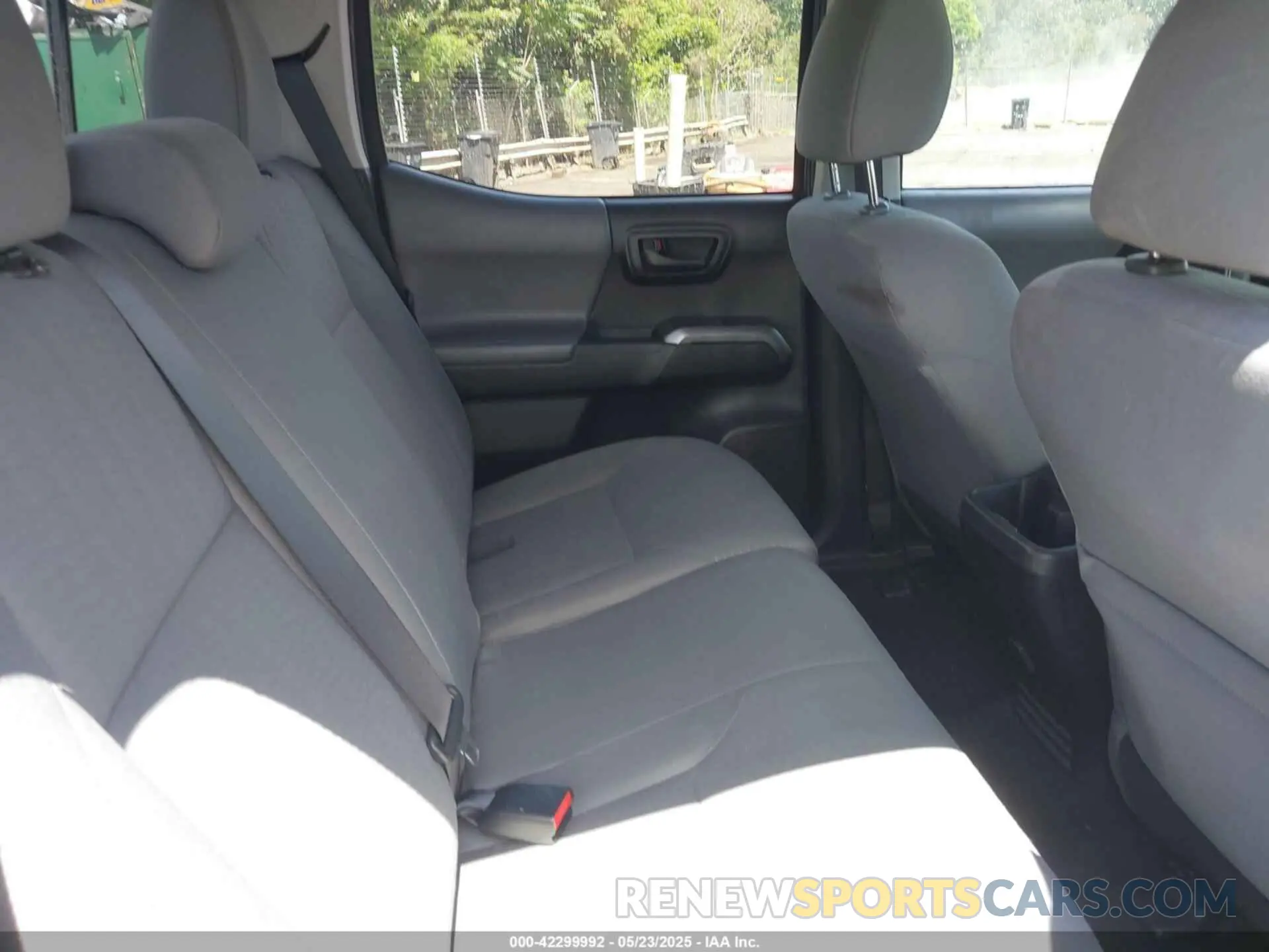 8 fotografías del automóvil dañado 3TMAZ5CN5KM081947 TOYOTA TACOMA 2019