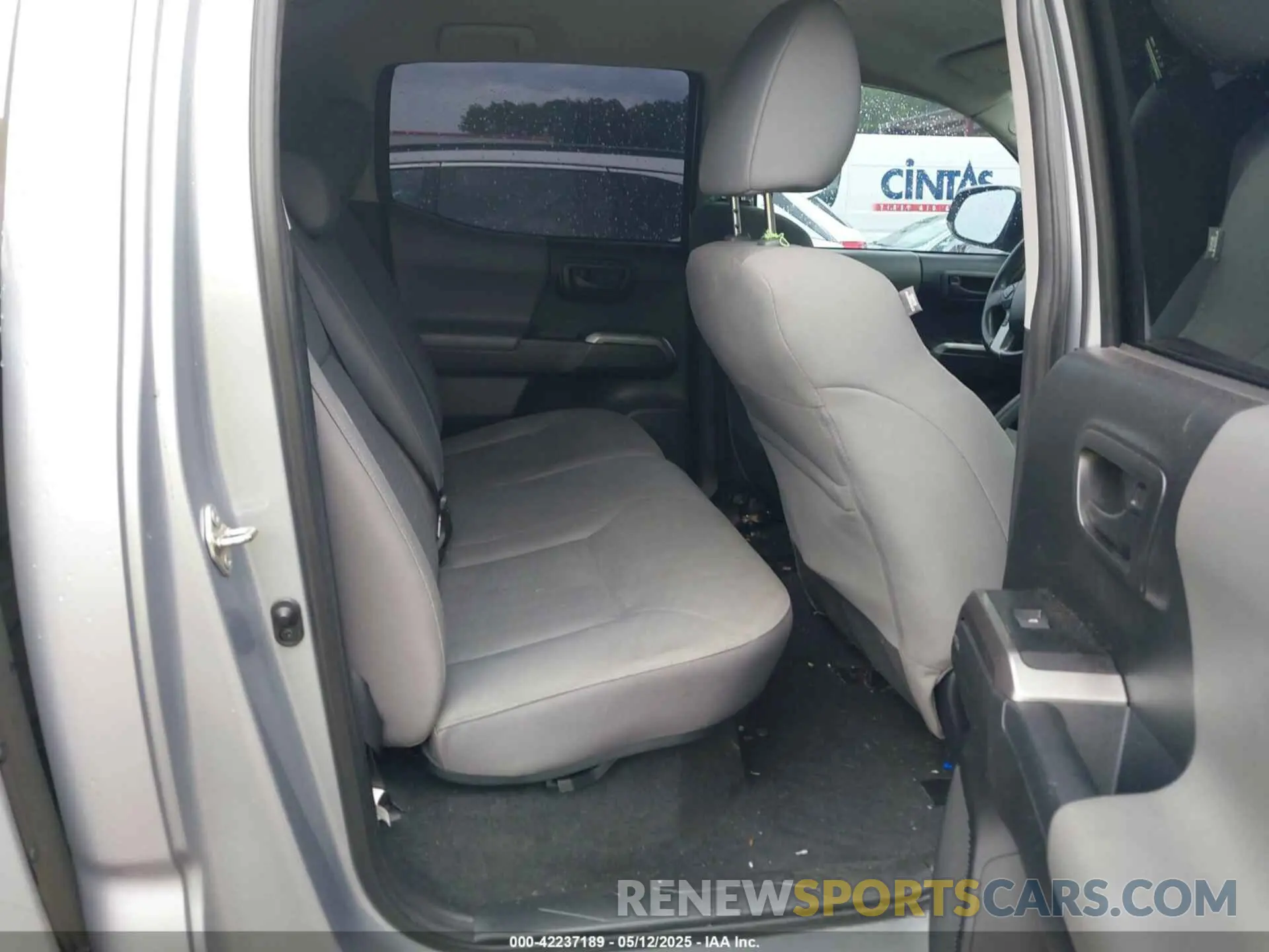 8 fotografías del automóvil dañado 3TMAZ5CN5KM095427 TOYOTA TACOMA 2019