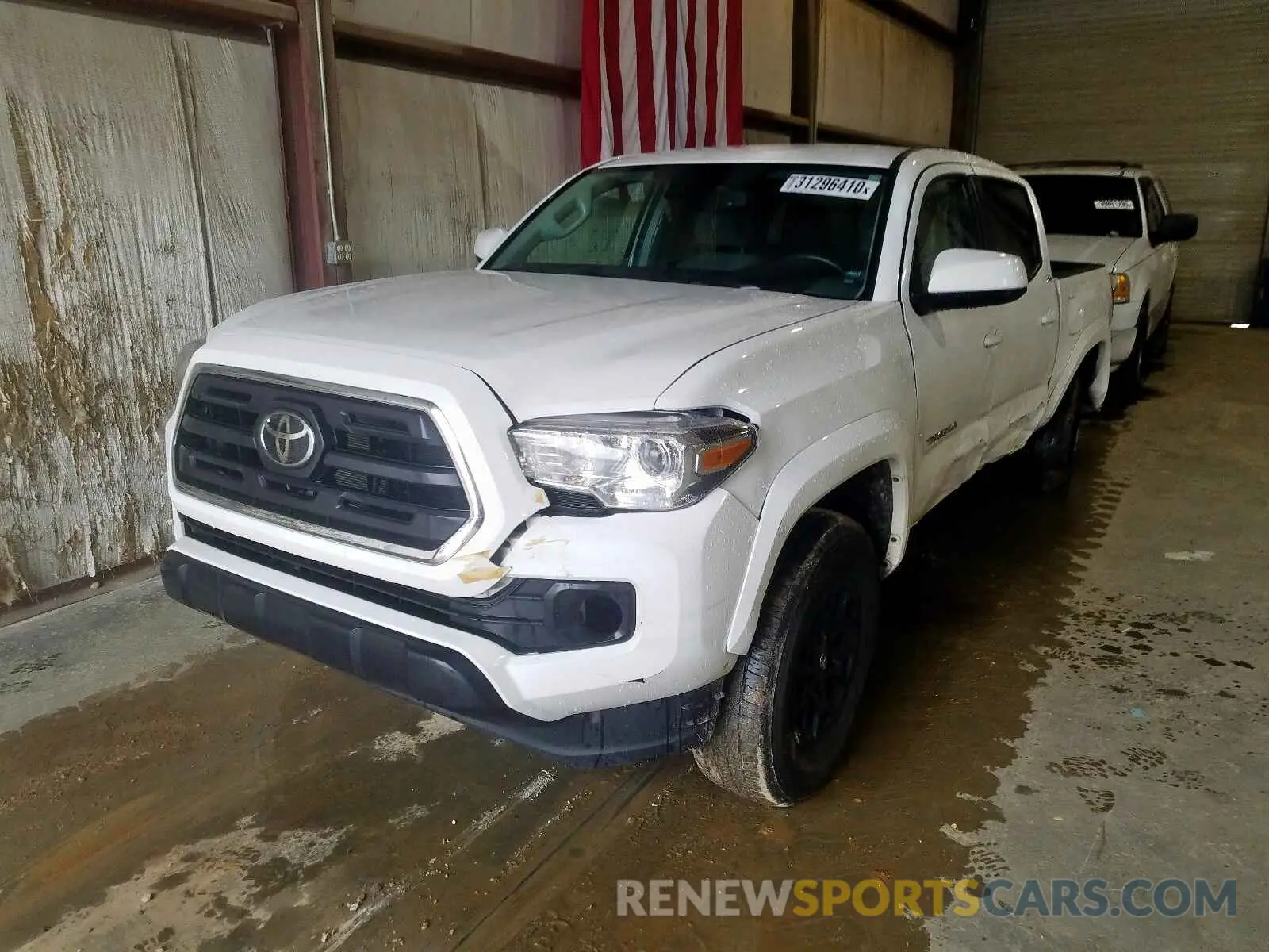 2 fotografías del automóvil dañado 3TMAZ5CN5KM096237 TOYOTA TACOMA 2019