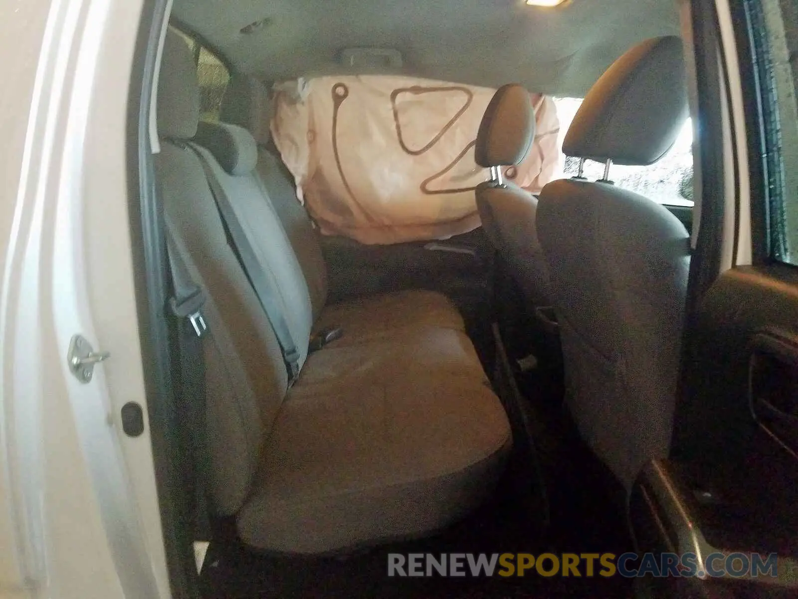 6 fotografías del automóvil dañado 3TMAZ5CN5KM096237 TOYOTA TACOMA 2019
