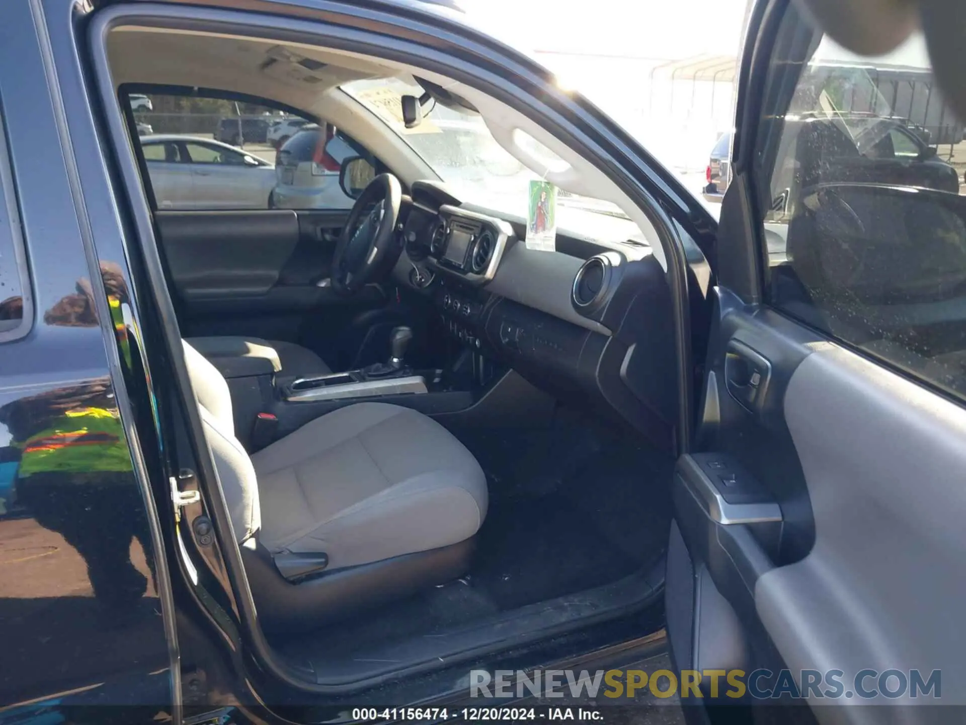 5 fotografías del automóvil dañado 3TMAZ5CN5KM097212 TOYOTA TACOMA 2019