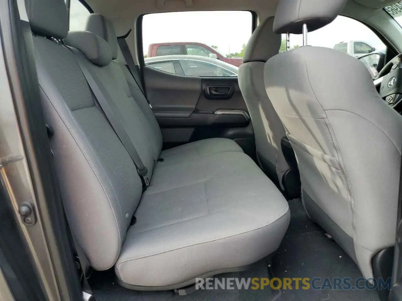 10 fotografías del automóvil dañado 3TMAZ5CN5KM101209 TOYOTA TACOMA 2019