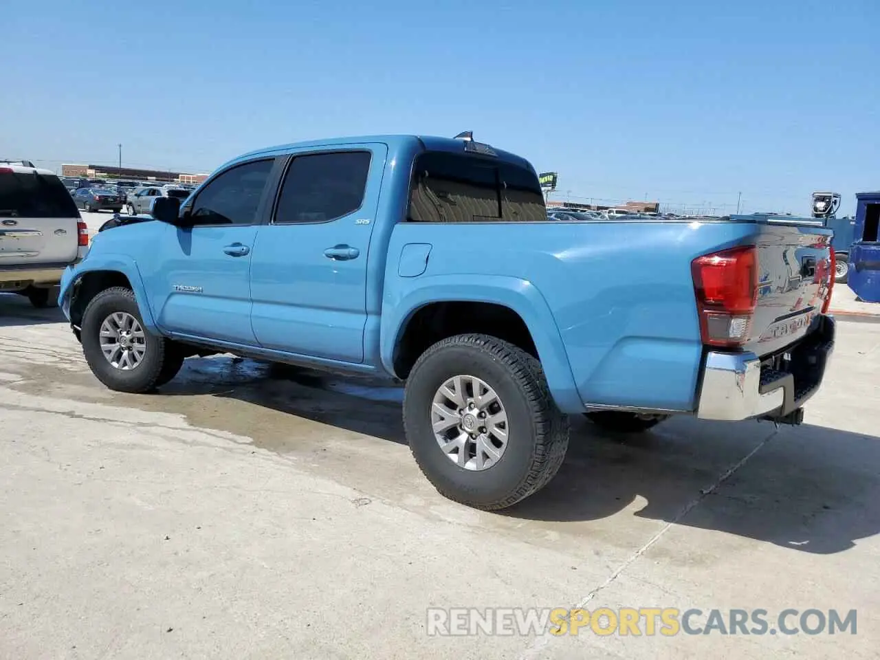 2 fotografías del automóvil dañado 3TMAZ5CN5KM104756 TOYOTA TACOMA 2019