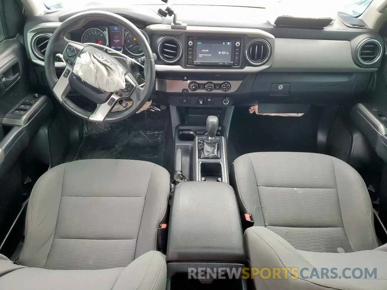 8 fotografías del automóvil dañado 3TMAZ5CN5KM104756 TOYOTA TACOMA 2019
