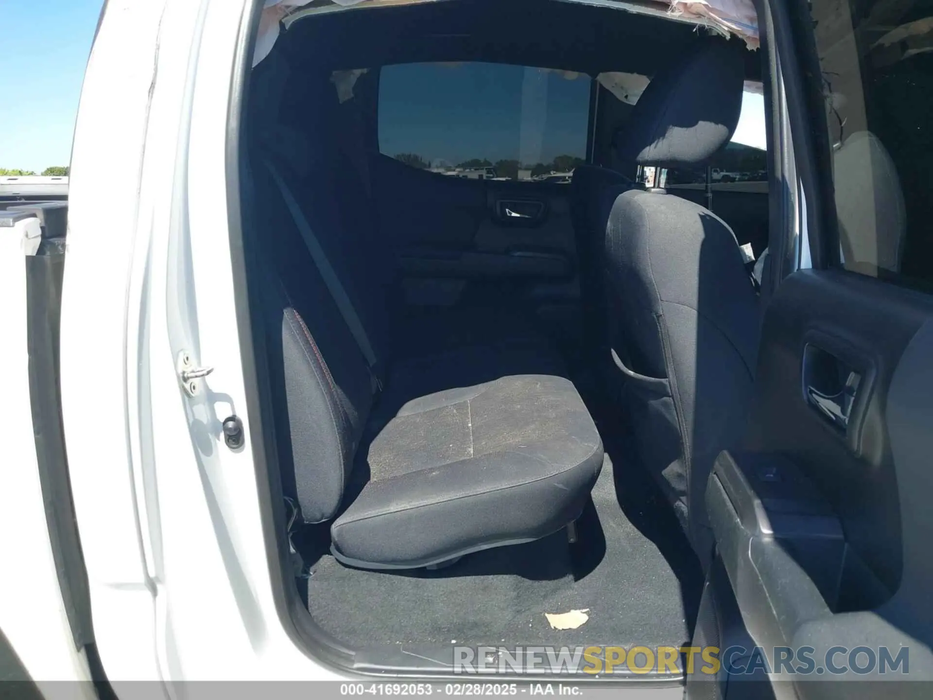 8 fotografías del automóvil dañado 3TMAZ5CN6KM086574 TOYOTA TACOMA 2019
