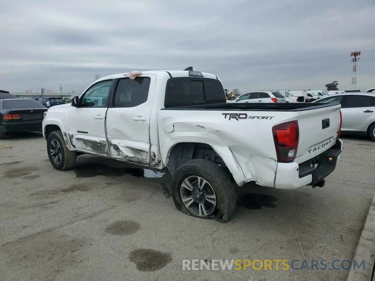 2 fotografías del automóvil dañado 3TMAZ5CN6KM090124 TOYOTA TACOMA 2019